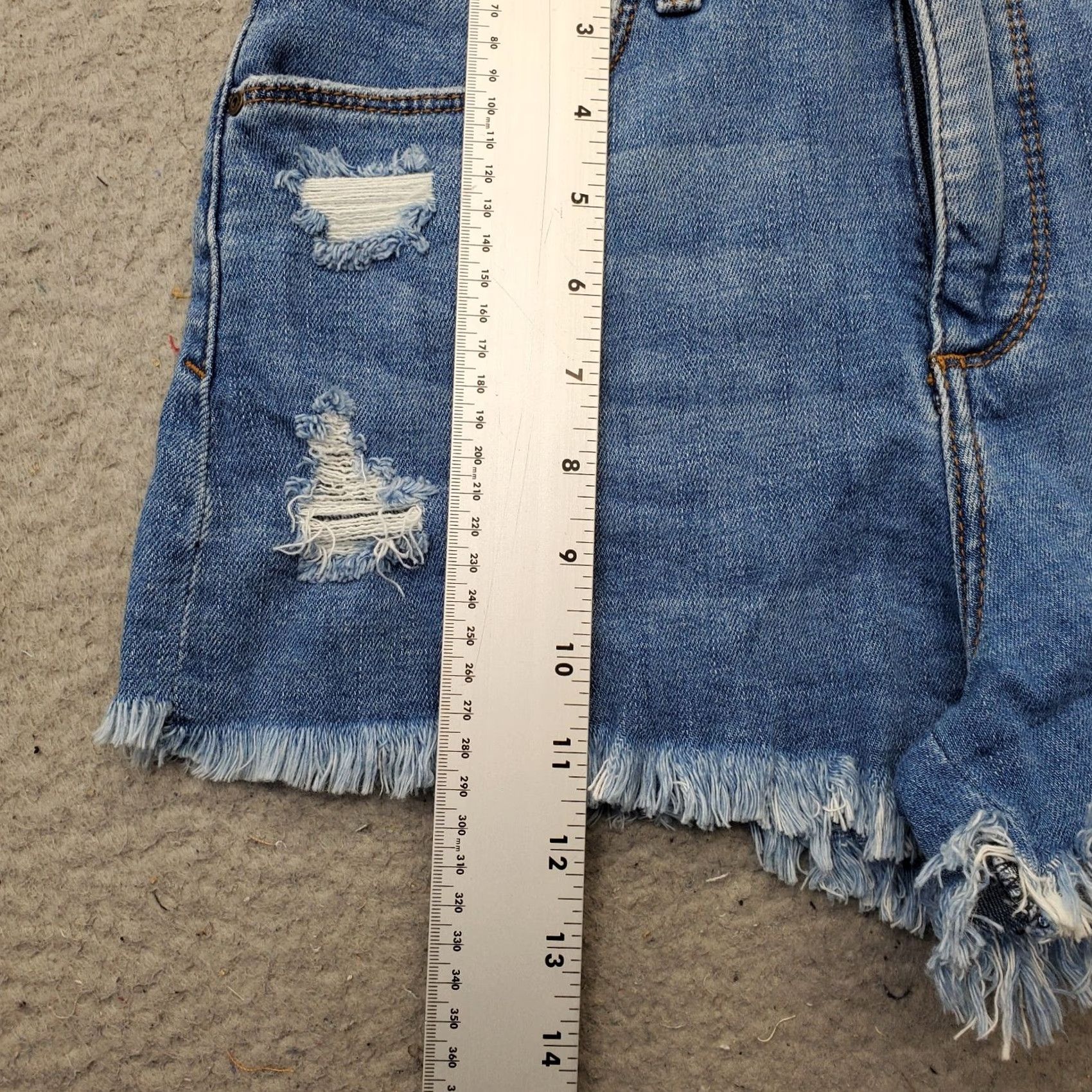 Vintage Whetherly Jean Shorts Womens Size 0 Blue Denim Delon High Rise Distressed Raw Hem Shorts Size 25" / US 0 / IT 36 - 3 Thumbnail