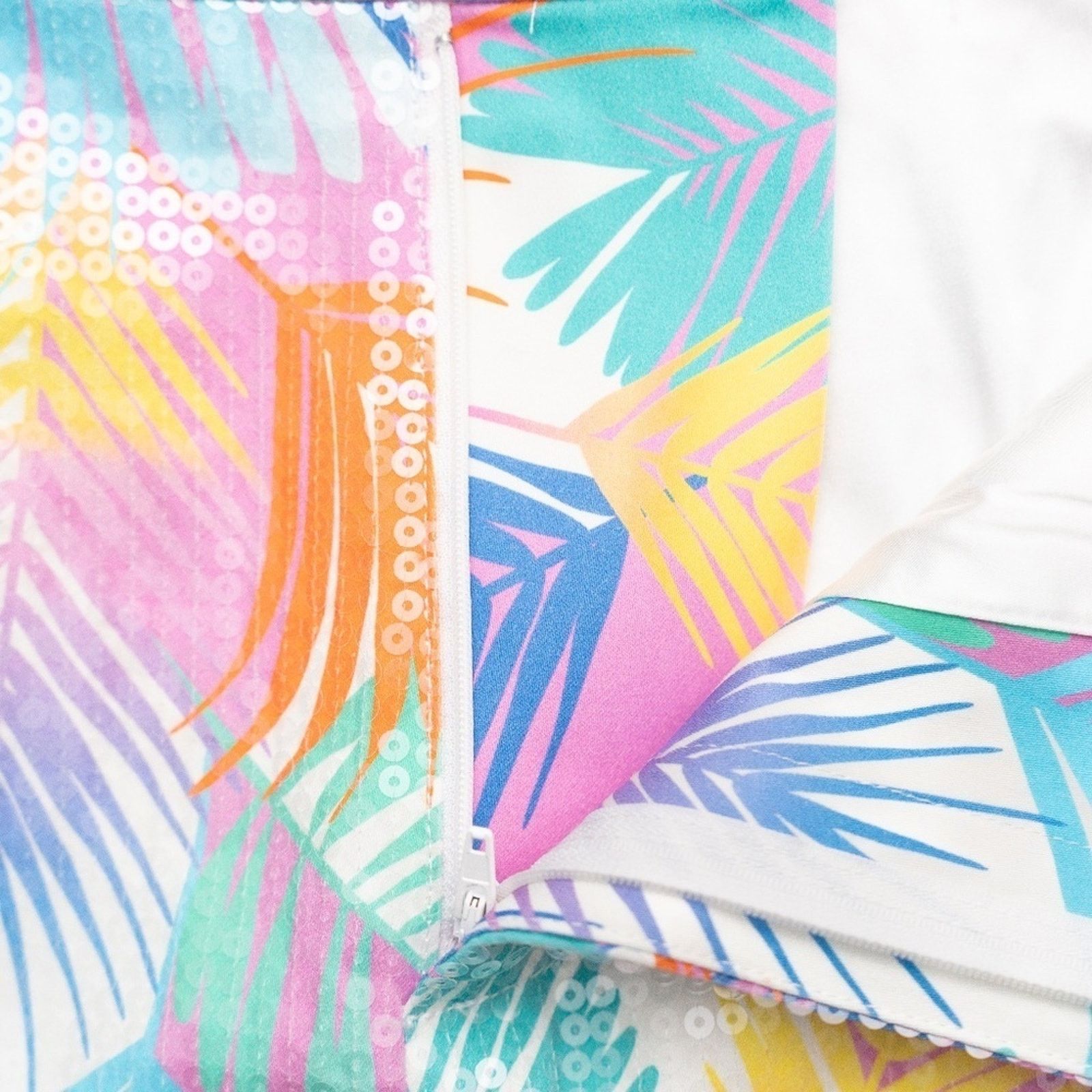Le Superbe Le Superbe. Revolve. Tropical Sequin Shine Shorts. Size 30" / US 8 / IT 44 - 8 Thumbnail
