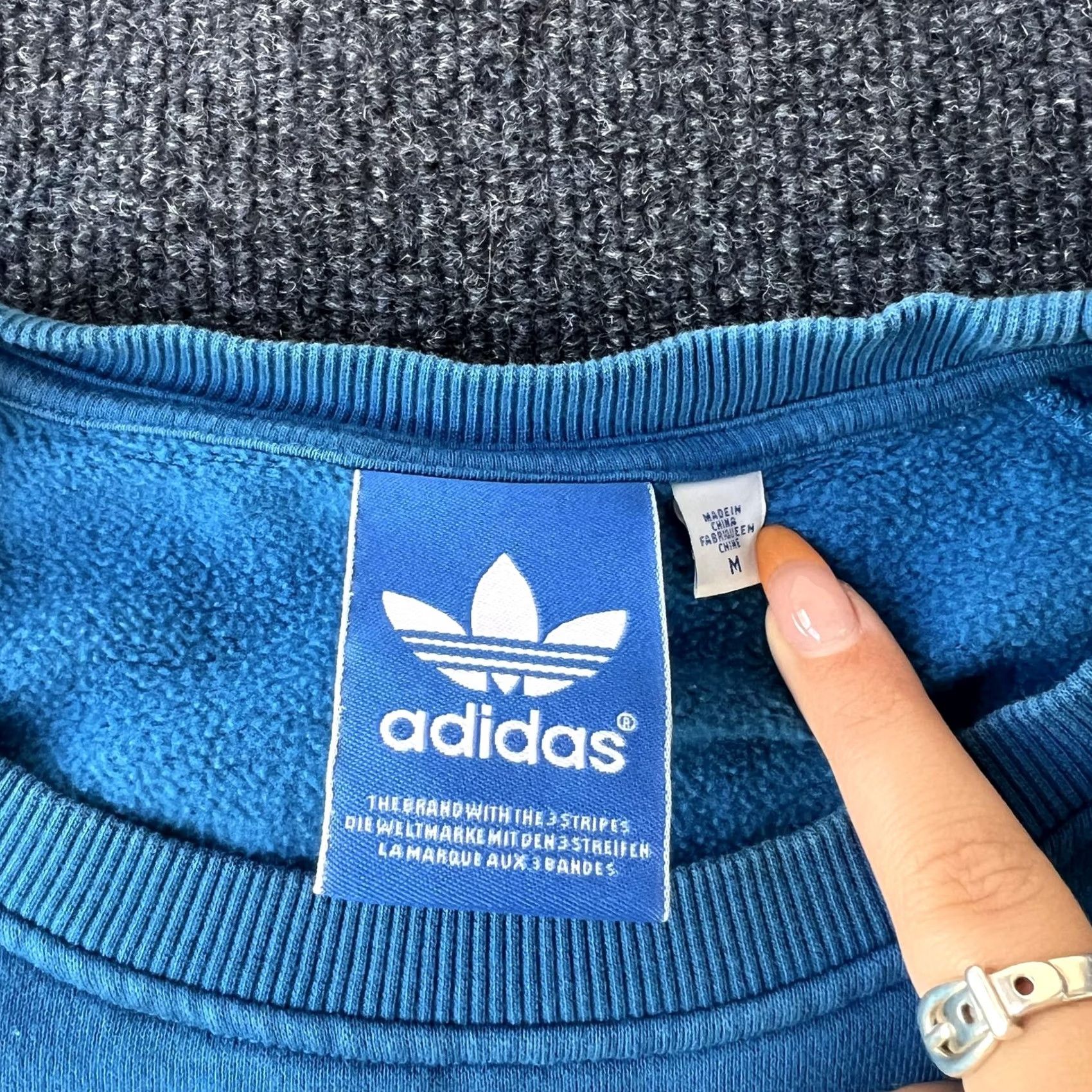 Adidas adidas Shirt Mens M Blue Sweatshirt White Trefoil Colorblock Crewneck Fleece Size US M / EU 48-50 / 2 - 2 Thumbnail