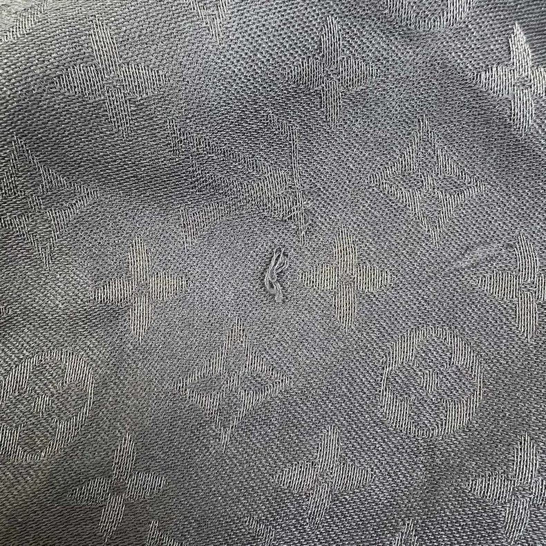 Louis Vuitton Louis Vuitton Silver grey thread full printed silk scarf Size ONE SIZE - 7 Thumbnail