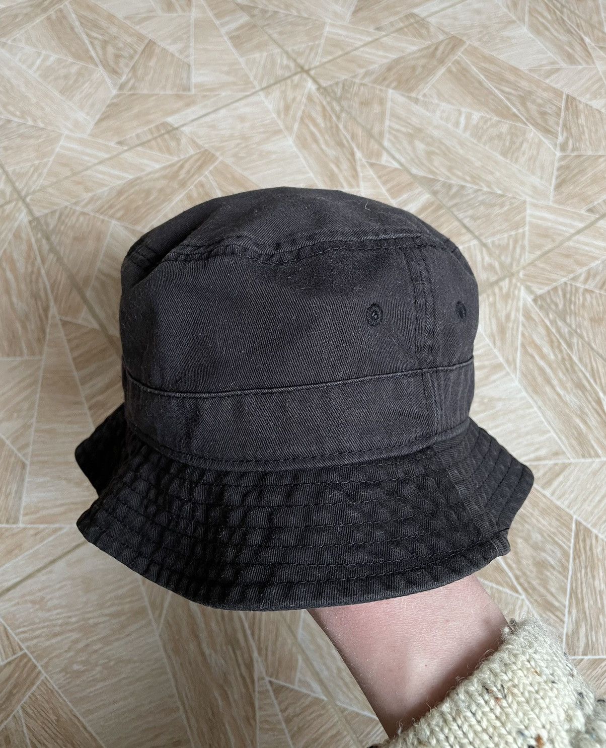 Burberry Retro New Era Logo Black Y2K Streetwear Hype Bucket Hat Size ONE SIZE - 3 Thumbnail