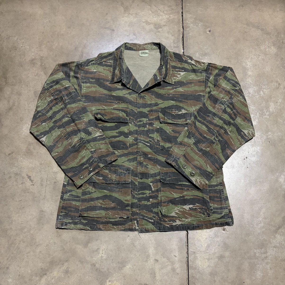 Vintage Vintage Tiger Stripe Camo Jacket Military Field Shirt 80s Size US XL / EU 56 / 4 - 3 Thumbnail