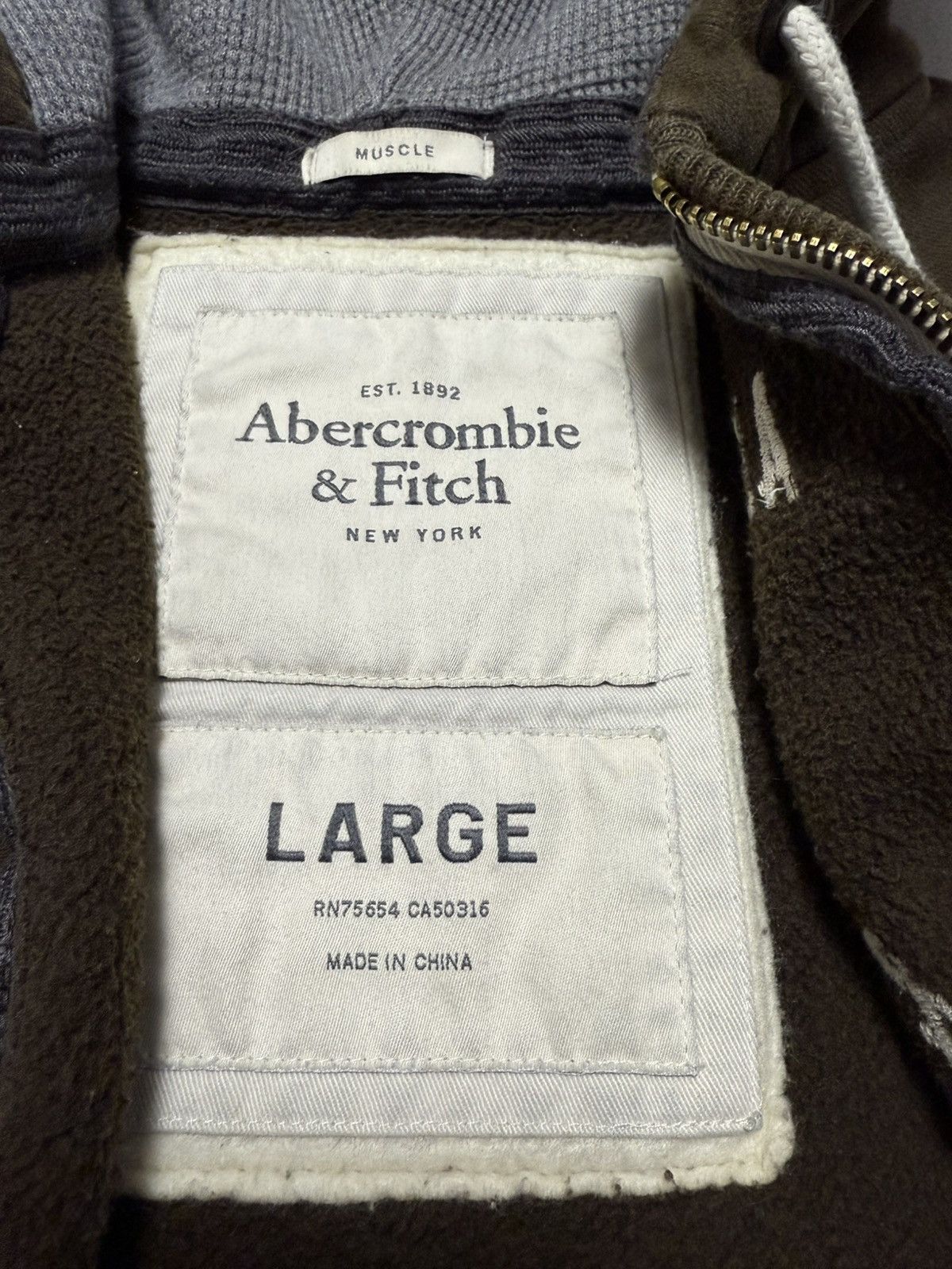 Abercrombie & Fitch Vintage Abercrombie Fitch Hoodie Big Logo Distressed Wash Size US L / EU 52-54 / 3 - 15 Thumbnail