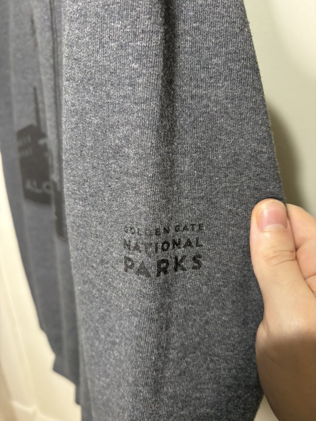 Hanes × Vintage Vintage 1990s Alcatraz Prison Grey Graphic Sweatshirt Size US M / EU 48-50 / 2 - 5 Thumbnail