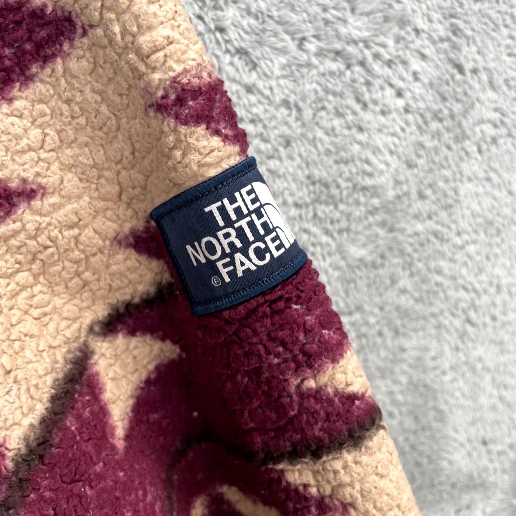 The North Face VINTAGE The North Face Jacket Women Small Red Sherpa Fleece Coat Pullover Hoodie Aztec Print Size S / US 4 / IT 40 - 6 Thumbnail