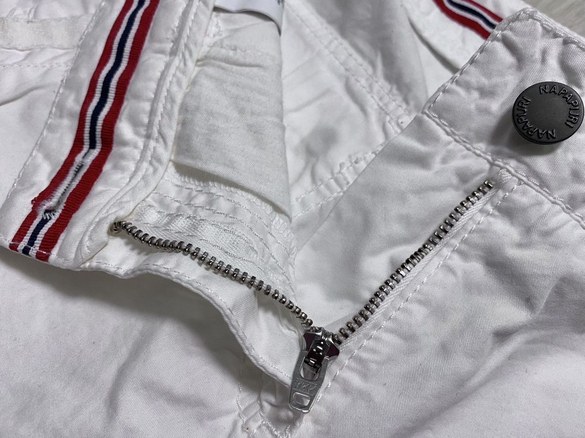 Napapijri Women’s Napapijri White Multipocket Cargo Shorts Logo Size 28" / US 6 / IT 42 - 16 Thumbnail