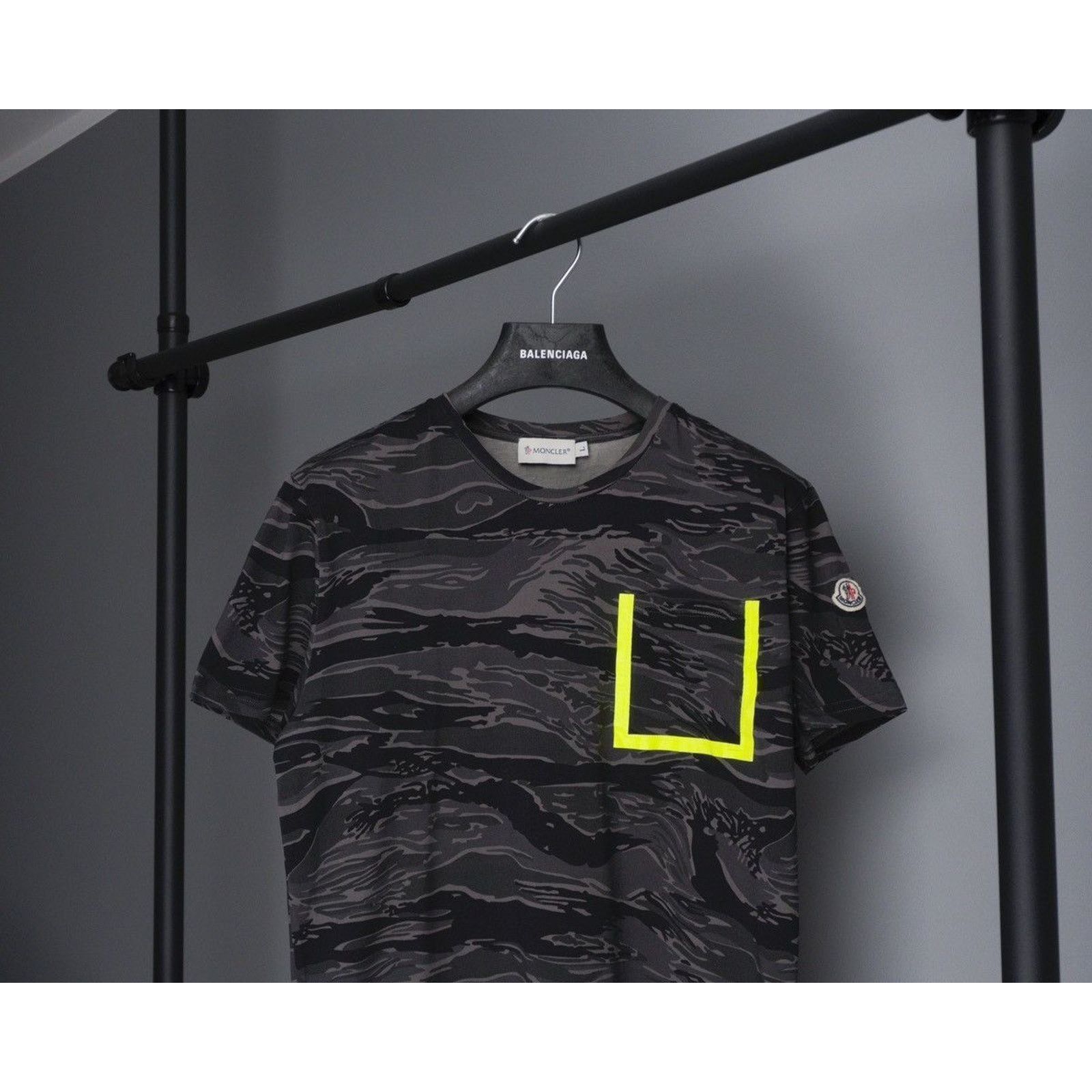 Moncler Moncler logo grey tee shirt Size US L / EU 52-54 / 3 - 2 Thumbnail