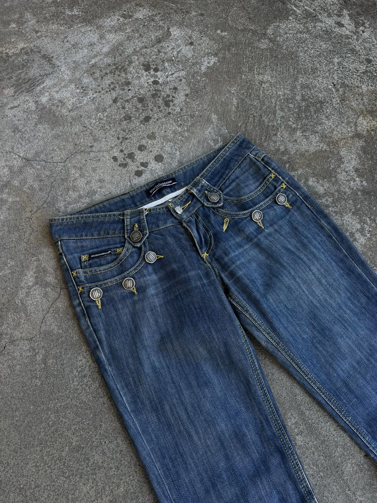 Dolce & Gabbana Crazy Vintage Dolce Gabbana Flared Bootcut Jeans Metal Logo Size 30" / US 8 / IT 44 - 8 Thumbnail