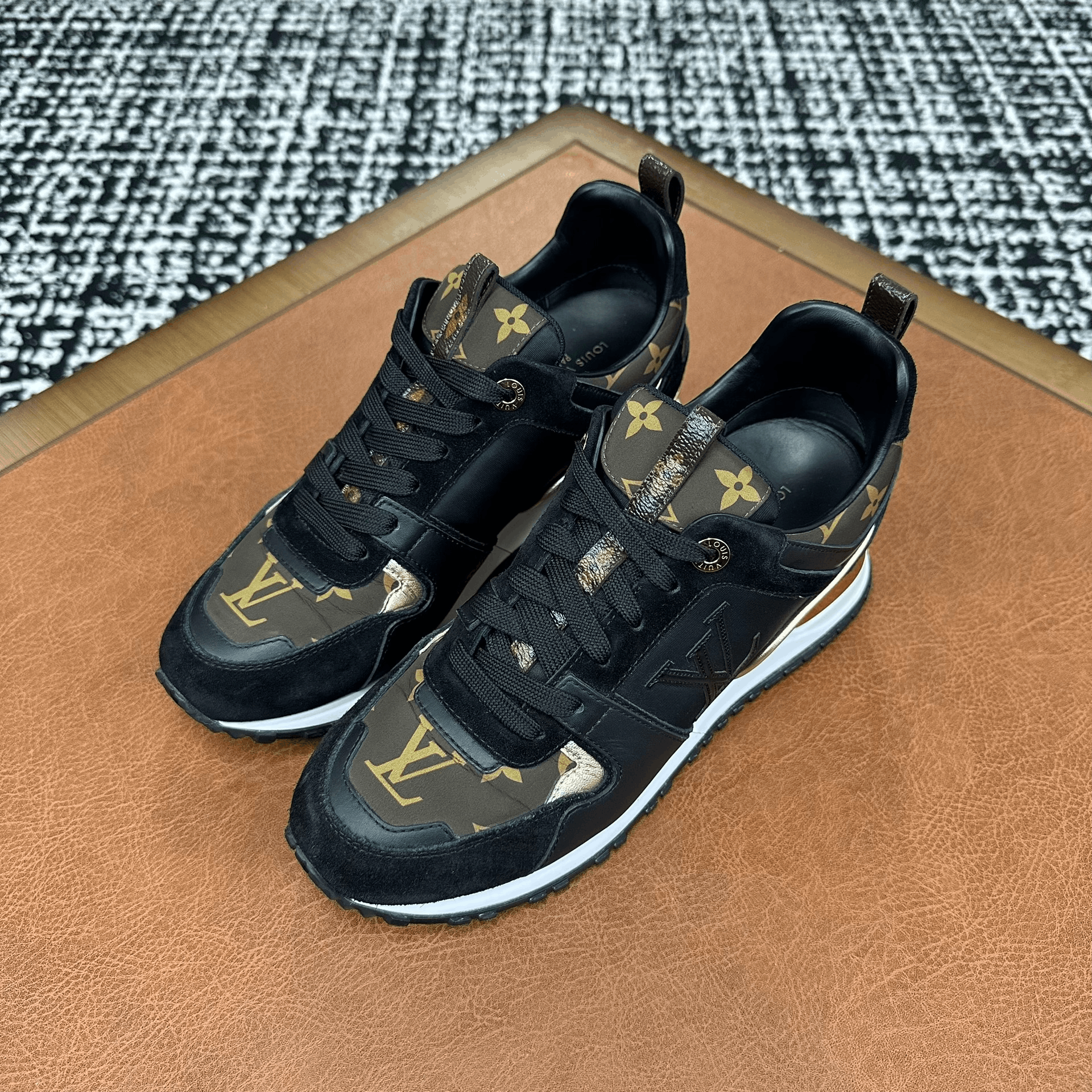 Louis Vuitton Louis Vuitton Black Lowtop Sneakers it_37-5 Women Size US 7.5 / IT 37.5 - 1 Thumbnail