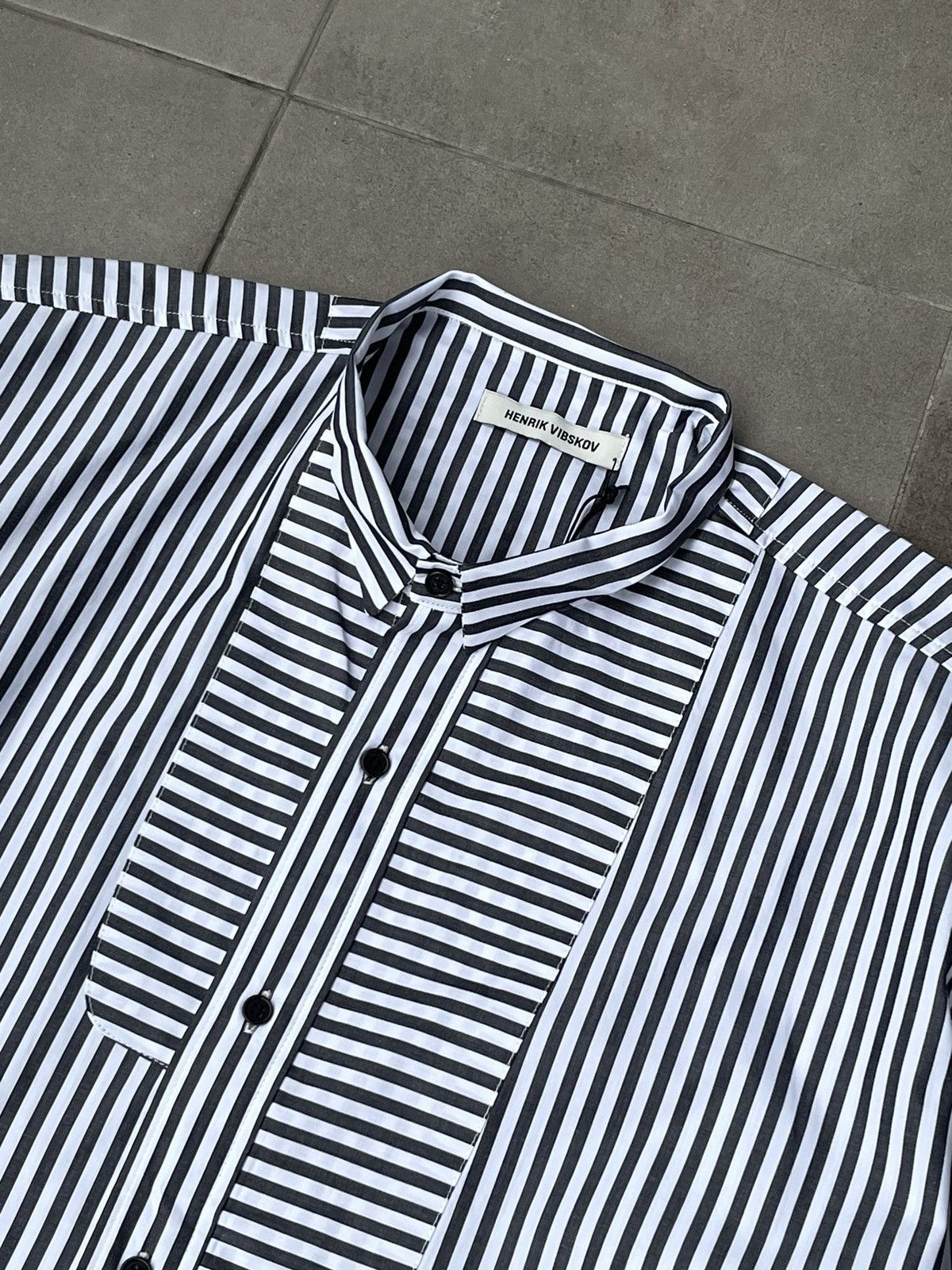 Henrik Vibskov !DS! AW23 Henrik Vibskov Chow Stripped White Black Shirt Size US L / EU 52-54 / 3 - 18 Thumbnail
