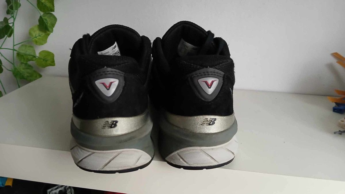 New Balance New Balance 990 V5 size 9 sneakers Size US 9 / EU 42 - 9 Thumbnail