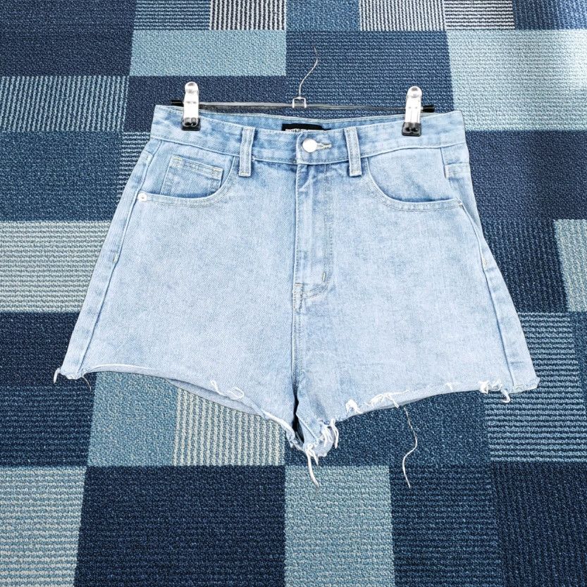 PrettyLittleThing Pretty Little Thing Shorts Womens 6 Blue Mom High Rise Denim Light Wash Spring Summer 6 Womens Blue Jeans Shorts Size 28" / US 6 / IT 42 - 1 Thumbnail