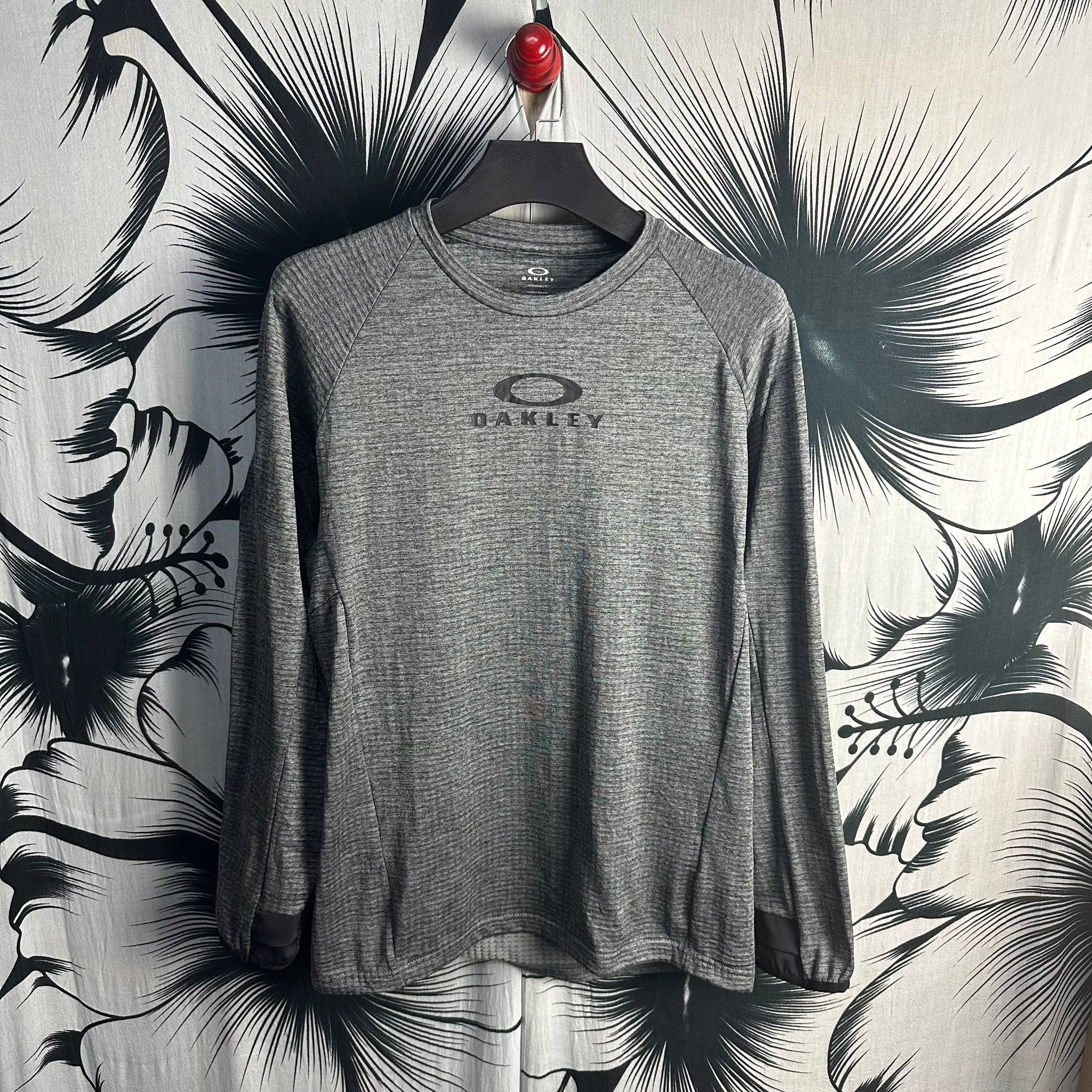 Oakley × Vintage Oakley Logo Long Sleeve Shirt Red Center Logo y2k