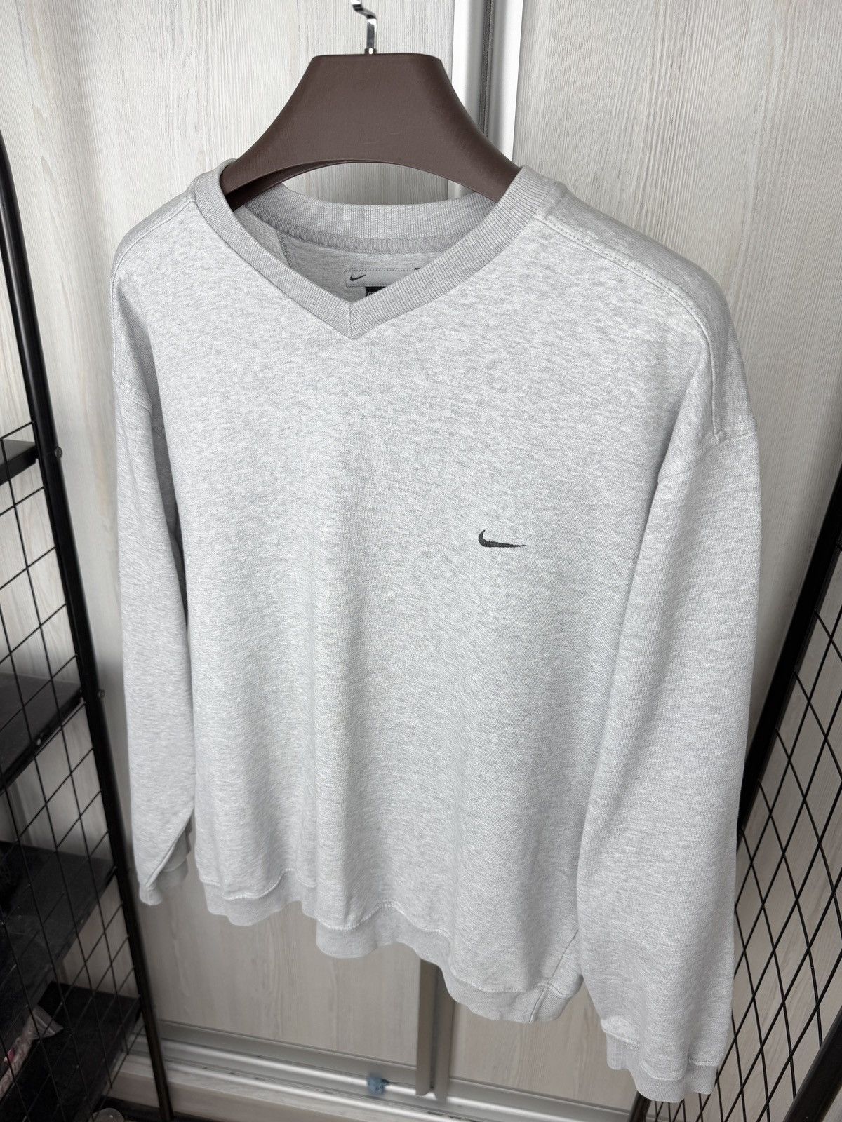 Nike Nike vintage y2k grey basic small logo swoosh sweatshirt Size US L / EU 52-54 / 3 - 6 Thumbnail