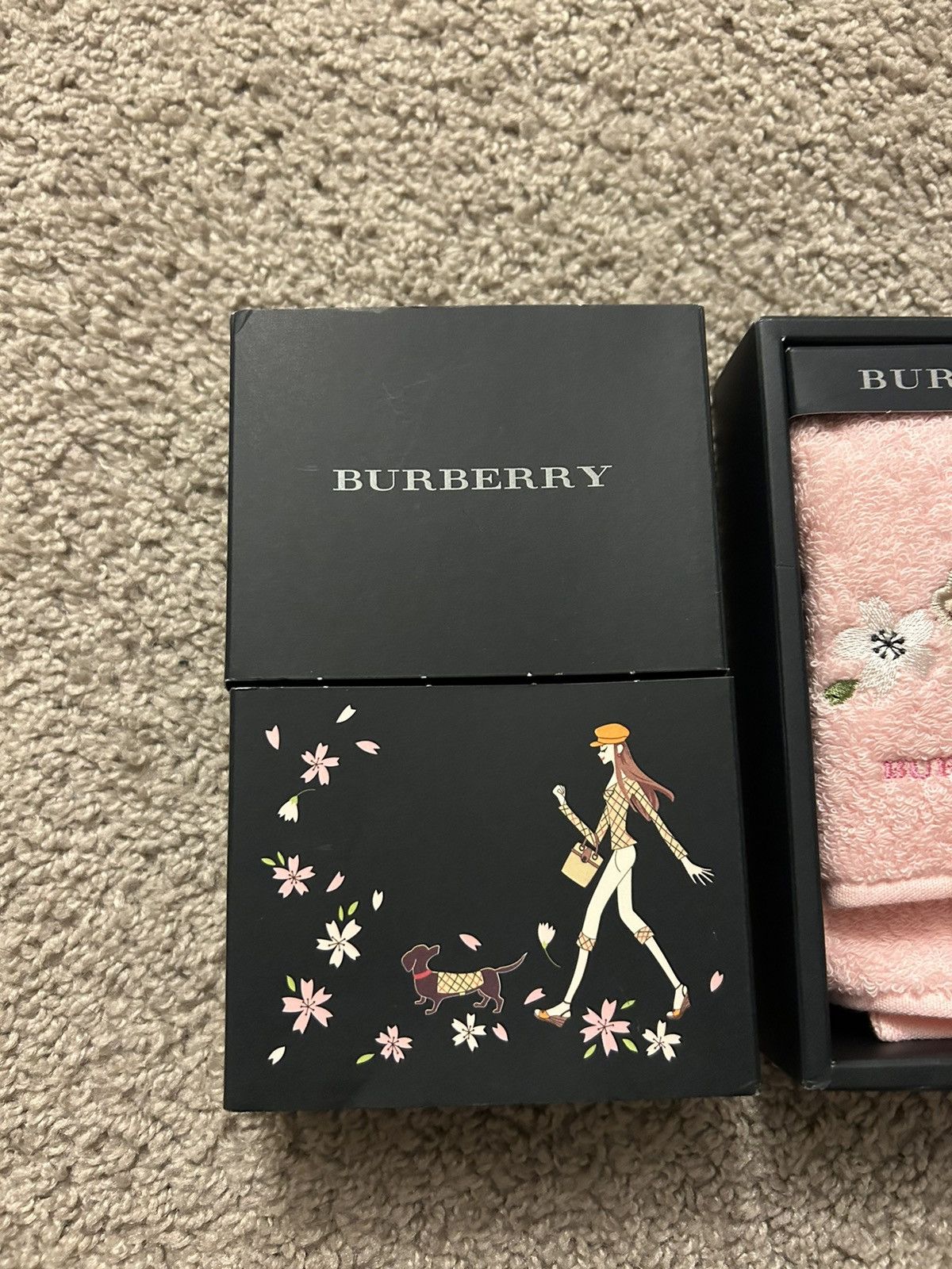 Burberry Burberry Embroidered Flower Towel Size ONE SIZE - 2 Thumbnail