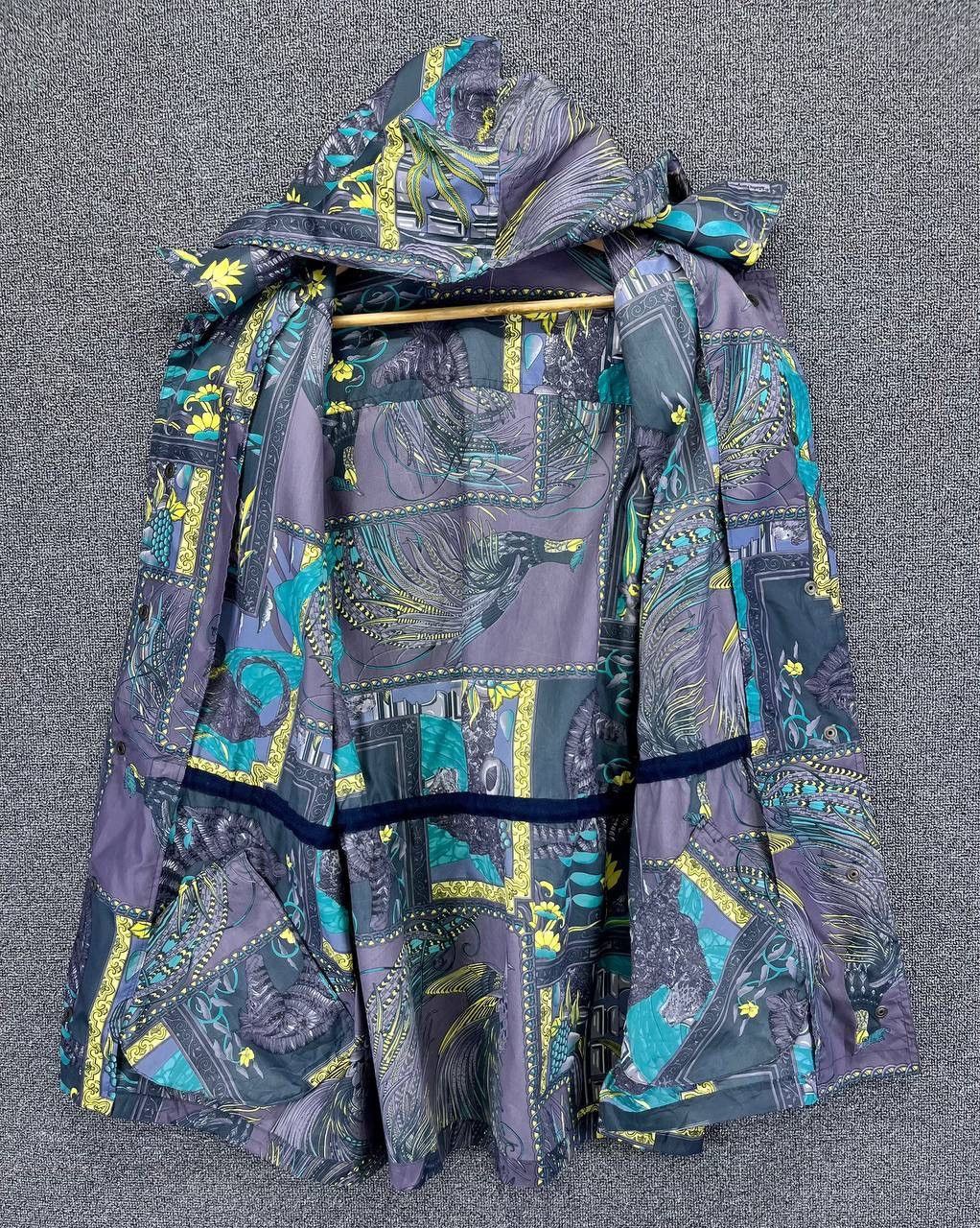 Salvatore Ferragamo × Vintage Vintage Salvatore Ferragamo Luxury Design Light Jacket Size US M / EU 48-50 / 2 - 7 Thumbnail