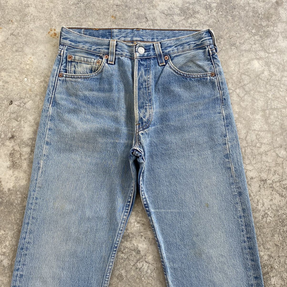 Levi's Size 28x33 Vintage 90’s Levis 501 Light Blue Jeans Size US 28 / EU 44 - 8 Thumbnail