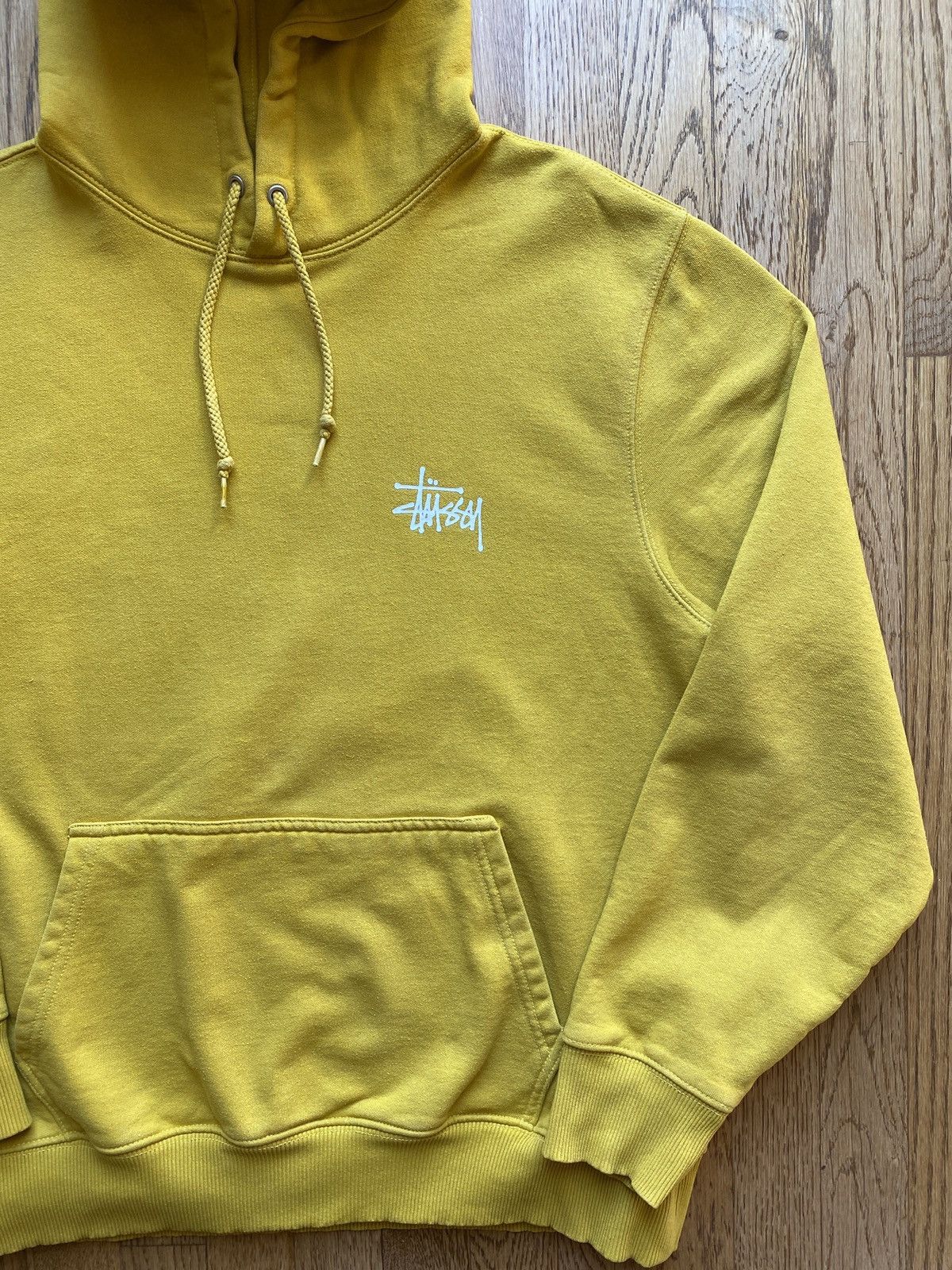 Stussy Stussy Yellow Basic Logo Hoodie Sz M Size US M / EU 48-50 / 2 - 9 Thumbnail