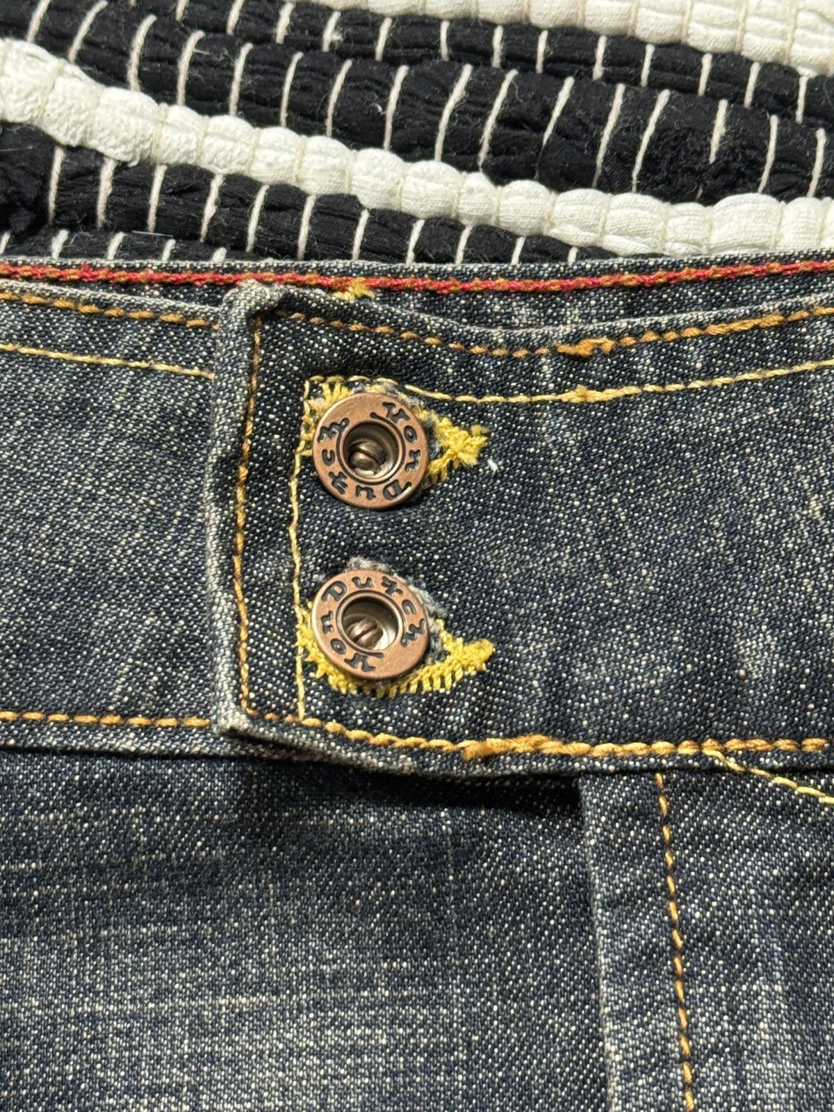 Von Dutch VINTAGE VON DUTCH 2000s MINI DENIM SKIRT Size 28" / US 6 / IT 42 - 3 Thumbnail