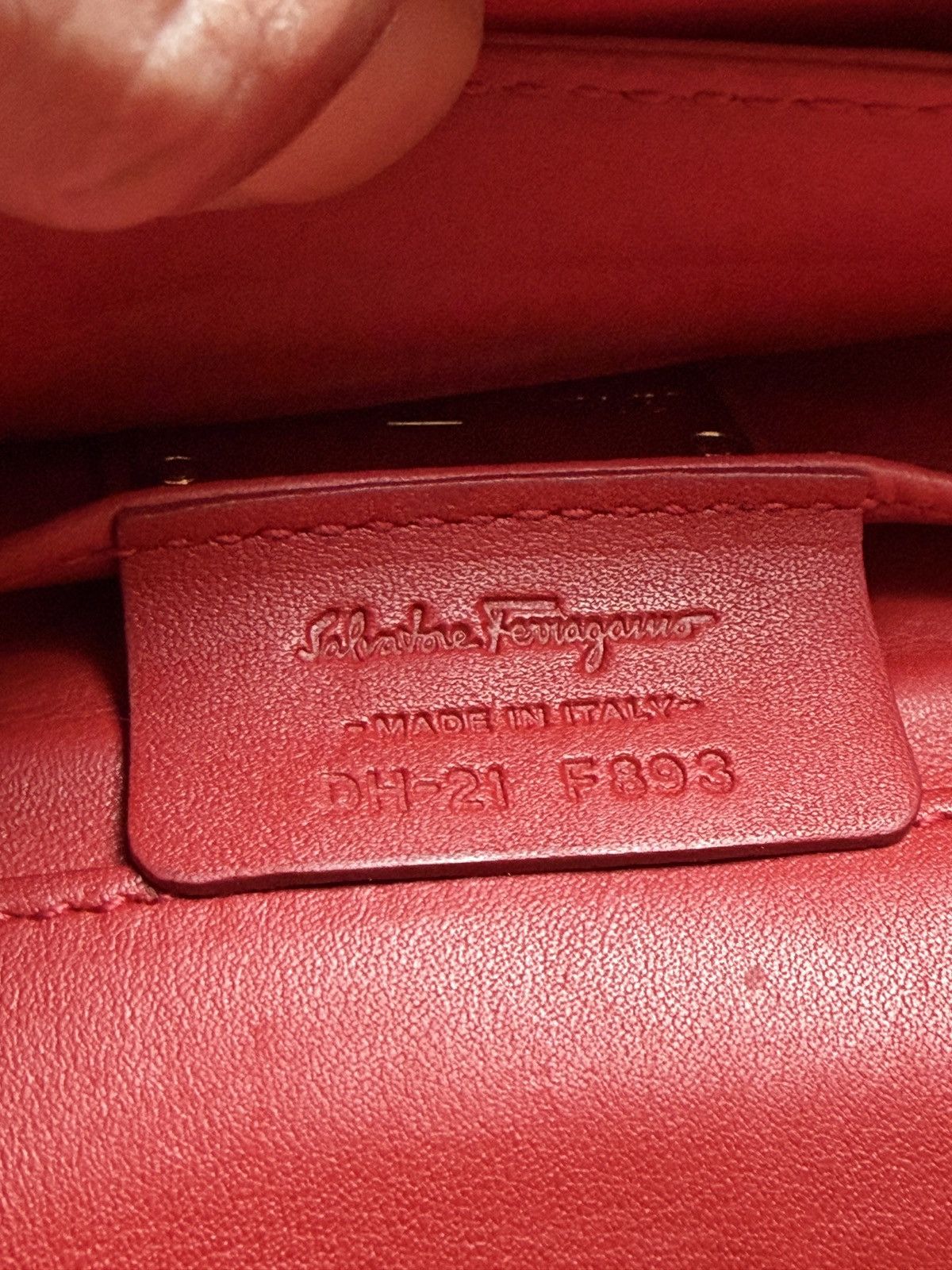 Salvatore Ferragamo Salvatore Ferragamo Red Lipstick Leather Thalia Shoulder Bag Size ONE SIZE - 4 Thumbnail