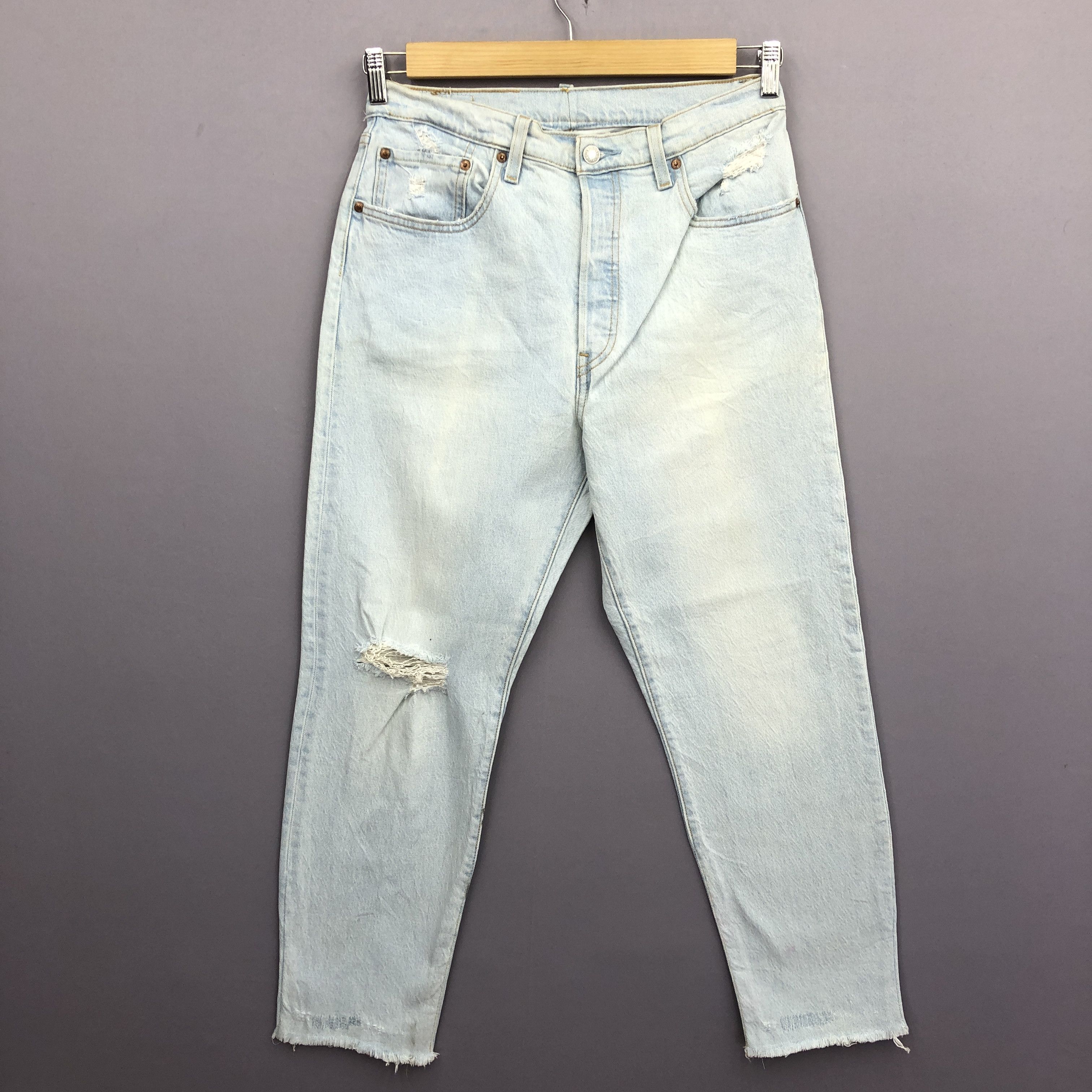 Levi's Vintage Levis 501 Sun Faded Light Wash Jeans Ripped Denim Size 28" / US 6 / IT 42 - 1 Thumbnail