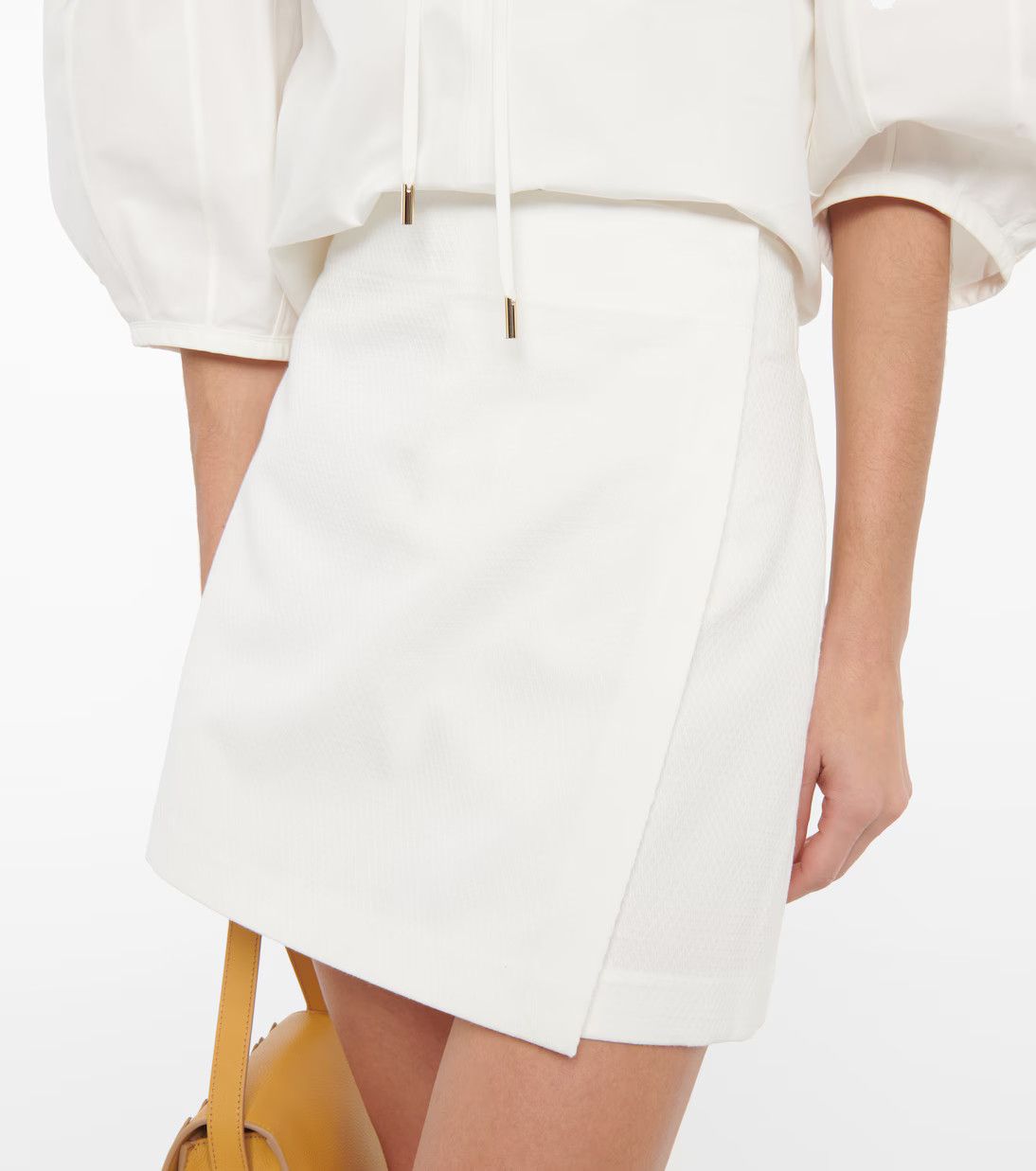 Chloe o1y0825 Short in White Size 27" / US 4 / IT 40 - 2 Thumbnail