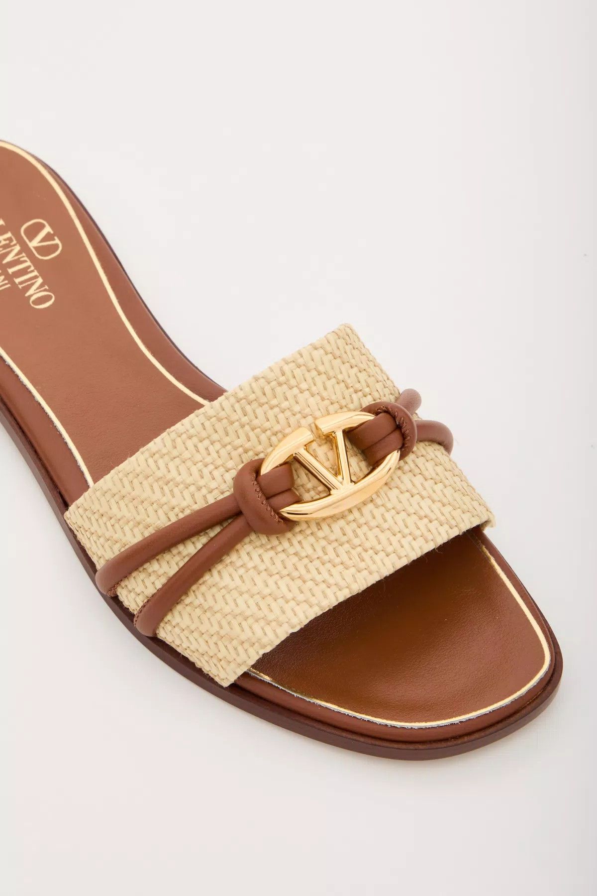 Valentino o1s1wg110625 Vlogo Leather Slides in Beige/Natural Size US 6 / IT 36 - 2 Thumbnail
