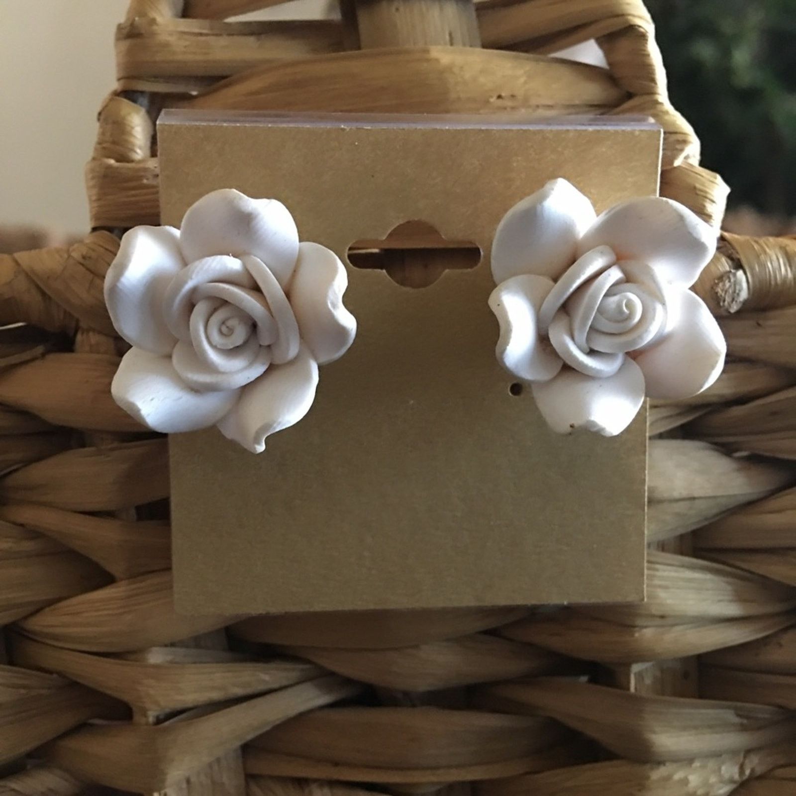 Vintage Vintage rubber white rose pierced earrings Size ONE SIZE - 1 Thumbnail