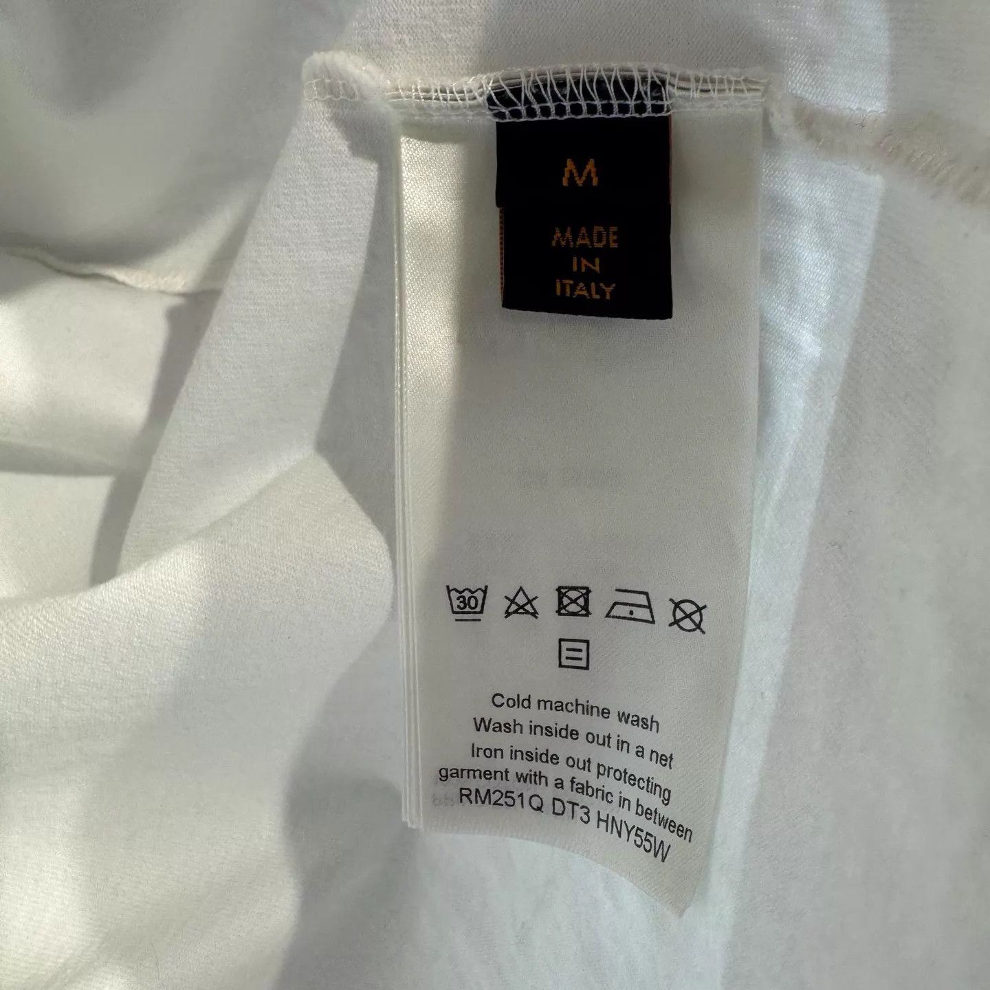 Louis Vuitton Louis Vuitton White Embossed Short Sleeve T-Shirt M Size US M / EU 48-50 / 2 - 3 Thumbnail