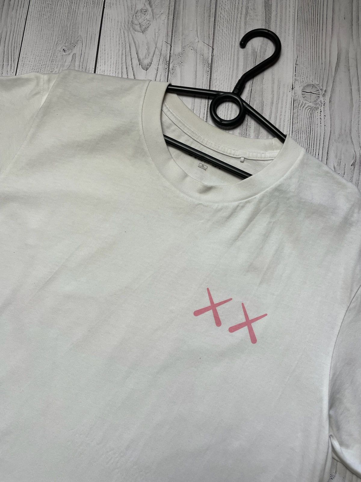 Kaws × Uniqlo × Vintage Vintage Kaws x Uniqlo tee logo rare size L/Xl Size US L / EU 52-54 / 3 - 3 Thumbnail