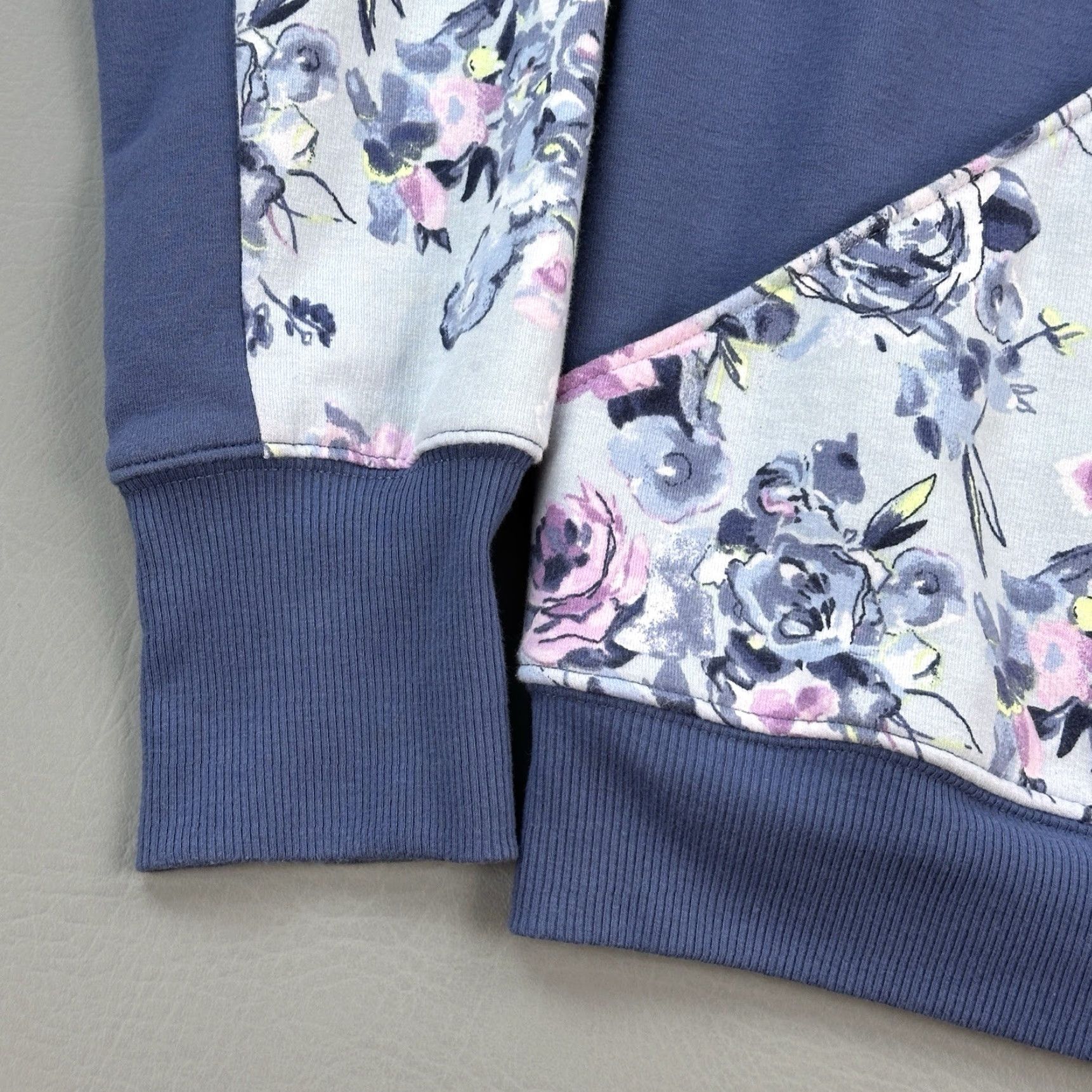 Vera Bradley Vera Bradley Hoodie Women's XS Blue Floral Full Zip Thumb Holes Size XS / US 0-2 / IT 36-38 - 2 Thumbnail