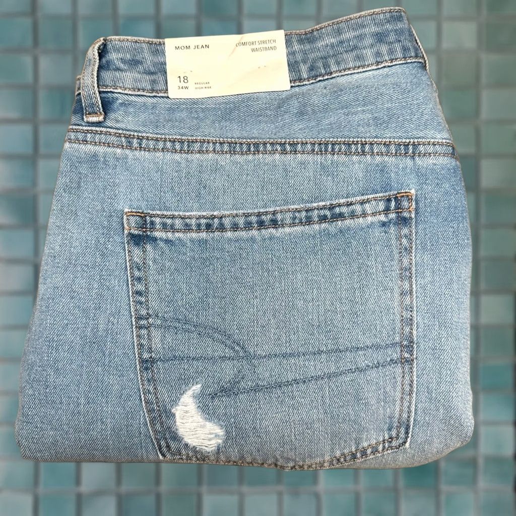 American Eagle Outfitters VINTAGE American Eagle Jeans Womens 18W High Rise Distressed Light Wash Denim 5-Pocket Size 40" / US 18 - 1 Thumbnail