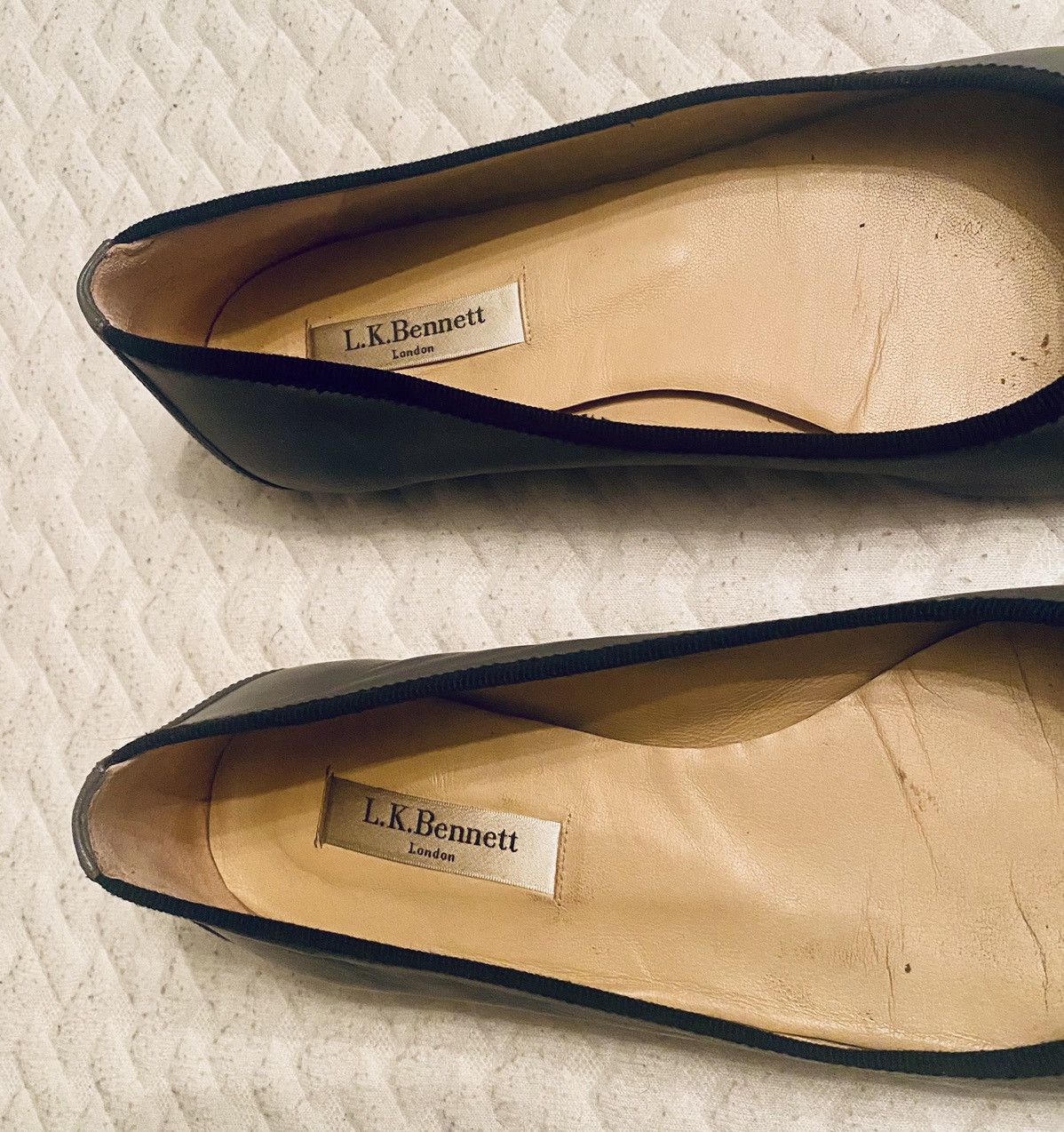 LK Bennett L K Bennett Grey leather Black grosgrain trim/bow vamp 38.5 Size US 8.5 / IT 38.5 - 2 Thumbnail