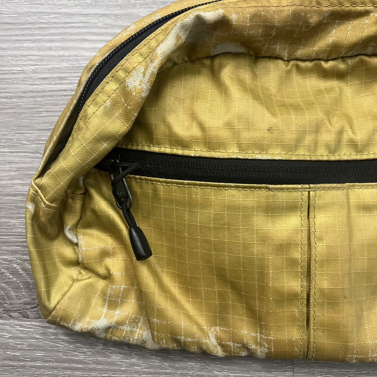 Supreme × The North Face Supreme The North Face Metallic Roo II Lumbar Pack Pouch Size ONE SIZE - 4 Thumbnail