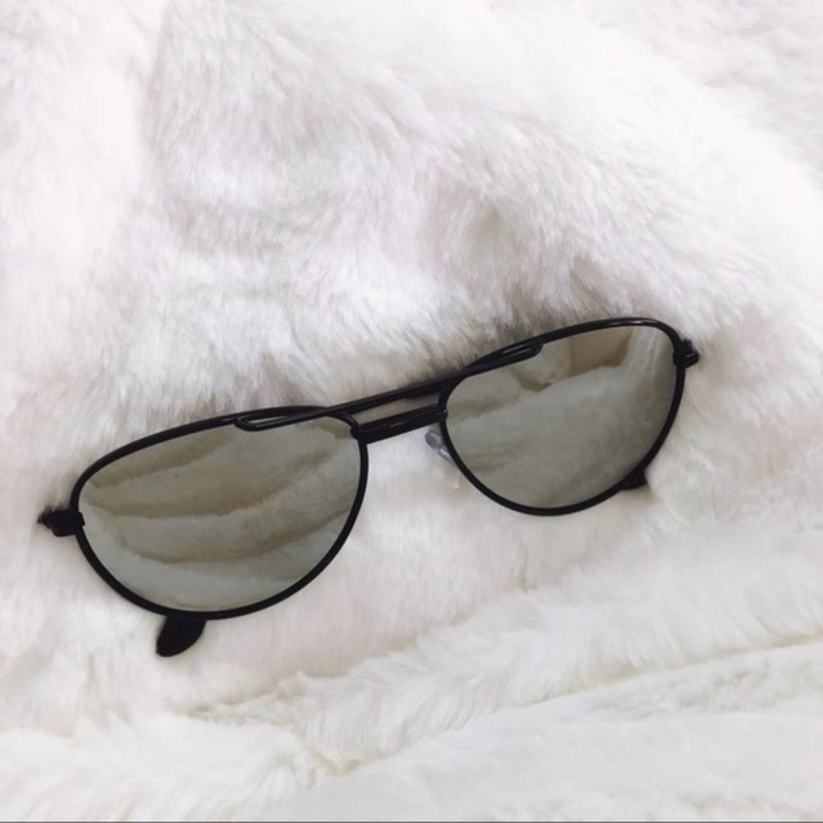 Other Hunter Black Mirrored Aviator Sunglasses Size ONE SIZE - 1 Thumbnail