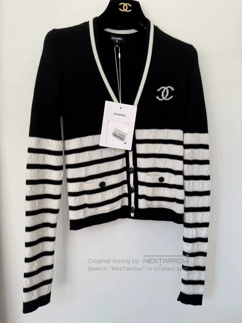 Chanel Chanel Black and white love knitted coat Size XS / US 0-2 / IT 36-38 - 1 Thumbnail