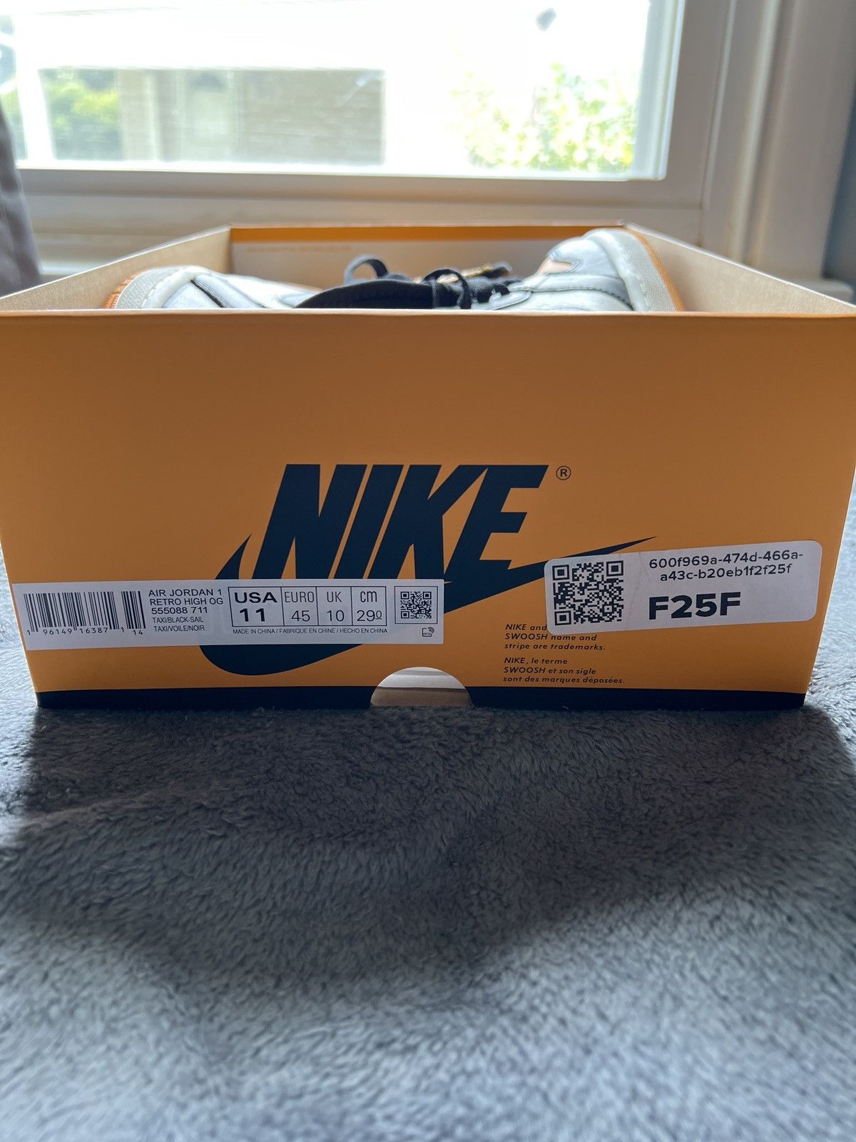 Jordan Brand Air Jordan 1 Retro High Taxi Size US 11 / EU 44 - 6 Thumbnail