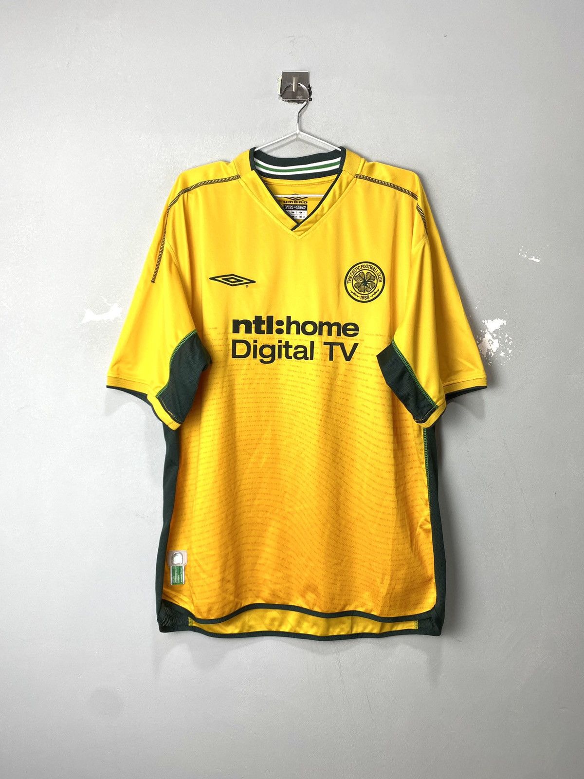 Vintage 2000's Umbro Celtic Soccer Jersey T Shirt