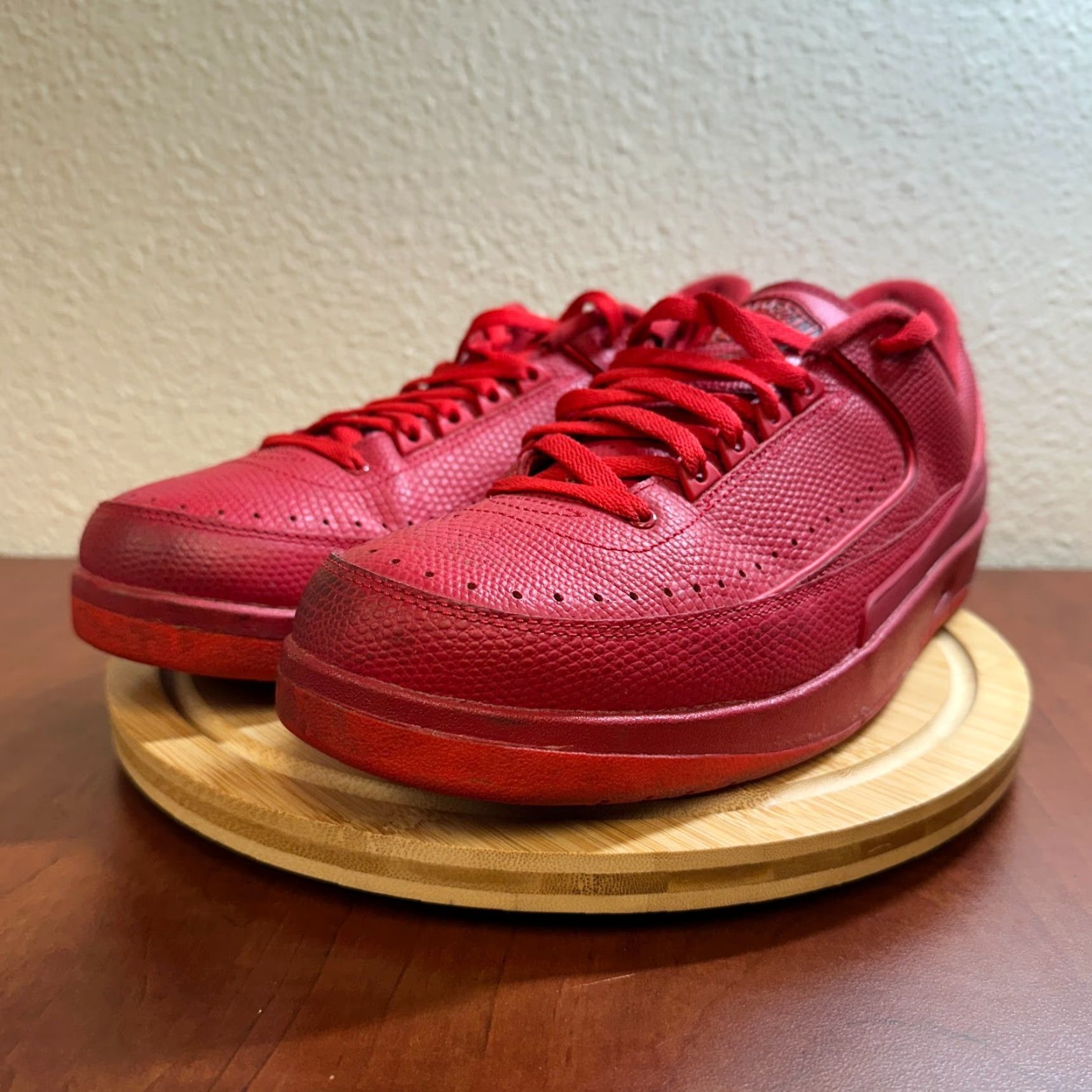 Jordan Brand VINTAGE Jordan 2 Retro Shoes Mens 12 Red Leather Low Top Gym Basketball 832819-606 Size US L / EU 52-54 / 3 - 2 Thumbnail