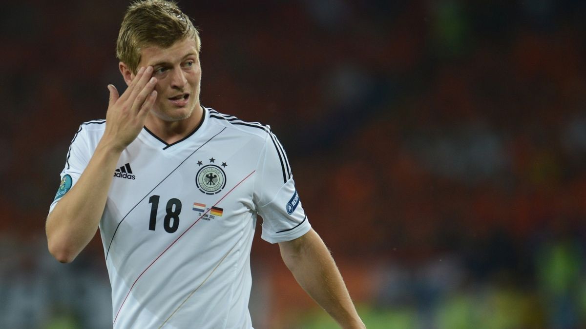 Adidas GERMANY ADIDAD 2012 EURO FOOTBALL HOME JERSEY #18 KROOS Size US M / EU 48-50 / 2 - 12 Thumbnail