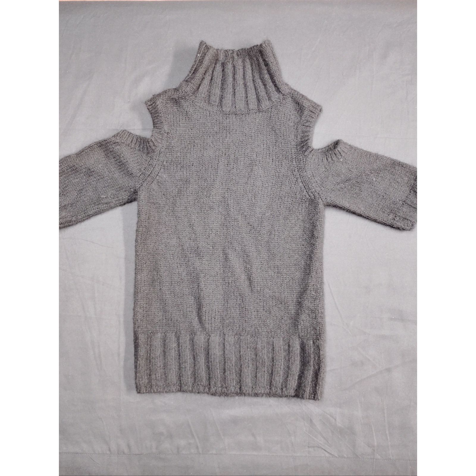 Express Express Black Cold-Shoulder Turtleneck Half Sleeve Sweater Size S / US 4 / IT 40 - 1 Thumbnail