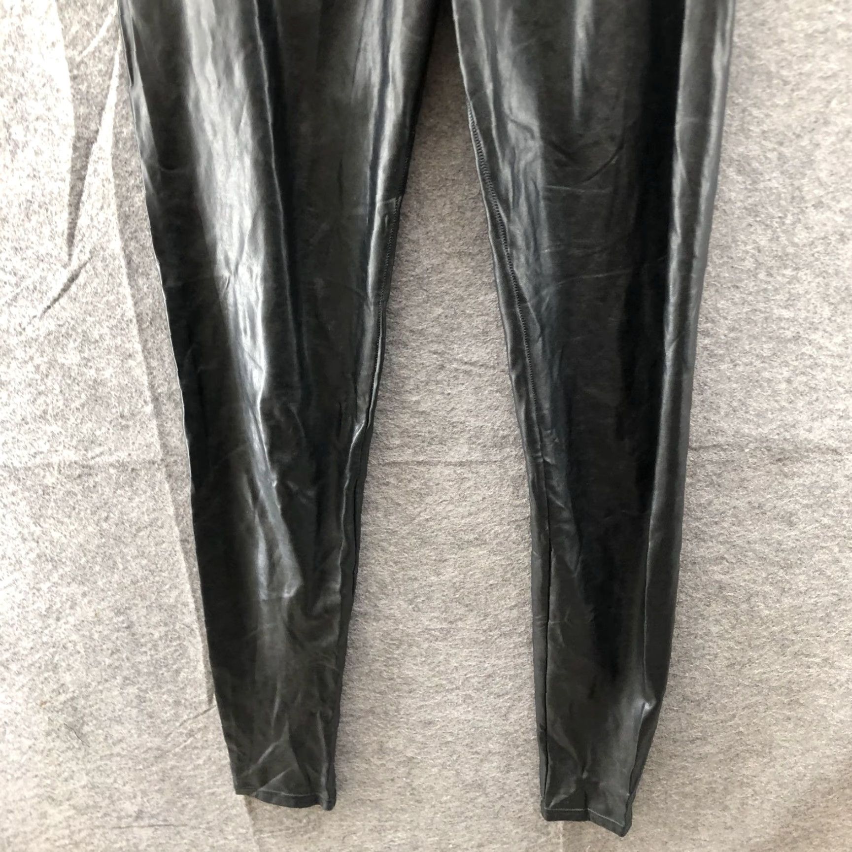 Aritzia VINTAGE? No. Wilfred Free Aritzia Daria Leggings Womens S Black Faux Leather Vegan Black Leggings City Modern 90s? (adjust not allowed) Size 28" / US 6 / IT 42 - 4 Thumbnail