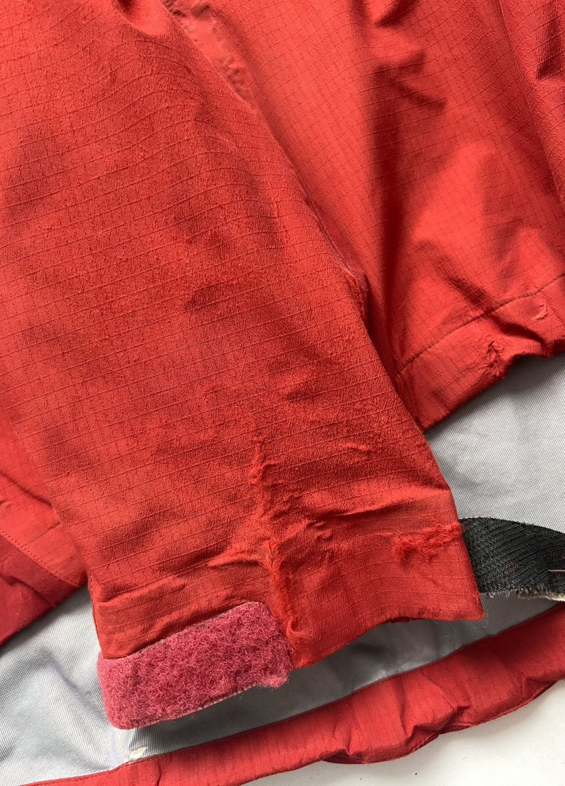 Arc'teryx 🔥Vintage 2004 Arcteryx Theta SV Sangria Red Gore-Tex Jacket Size US XL / EU 56 / 4 - 22 Thumbnail