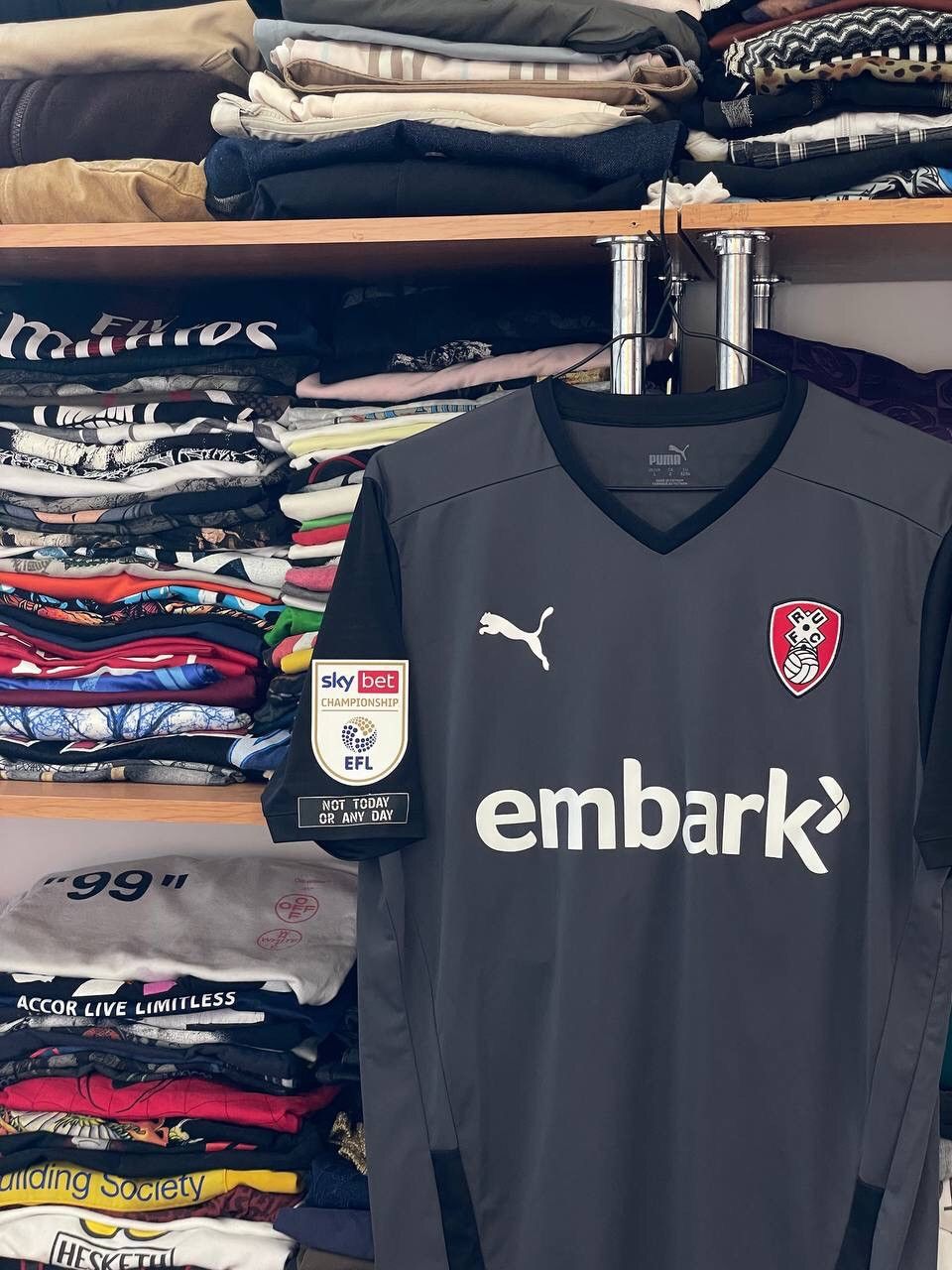 Puma Rotherham United 2021/2022 Shirt Kit Jersey Size US L / EU 52-54 / 3 - 4 Thumbnail