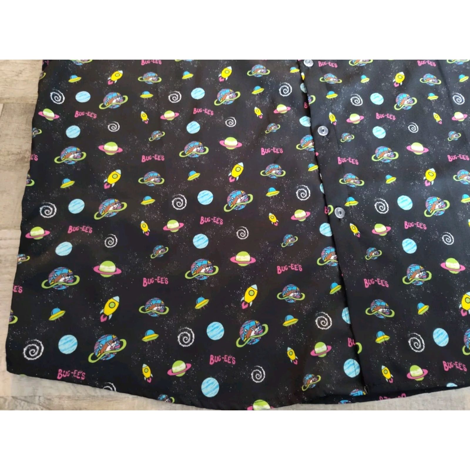 Vintage Buc-ee's Black Space Camp Button Up Shirt Mens 2XL Buc-ees Planets Short Sleeve Space Theme Button-Up Shirt Black 2XL Regular Men Casual Travel Size US XXL / EU 58 / 5 - 2 Thumbnail