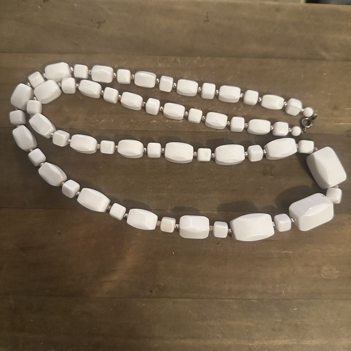 Vintage Vintage white lucite cube bead necklace Size ONE SIZE - 2 Thumbnail