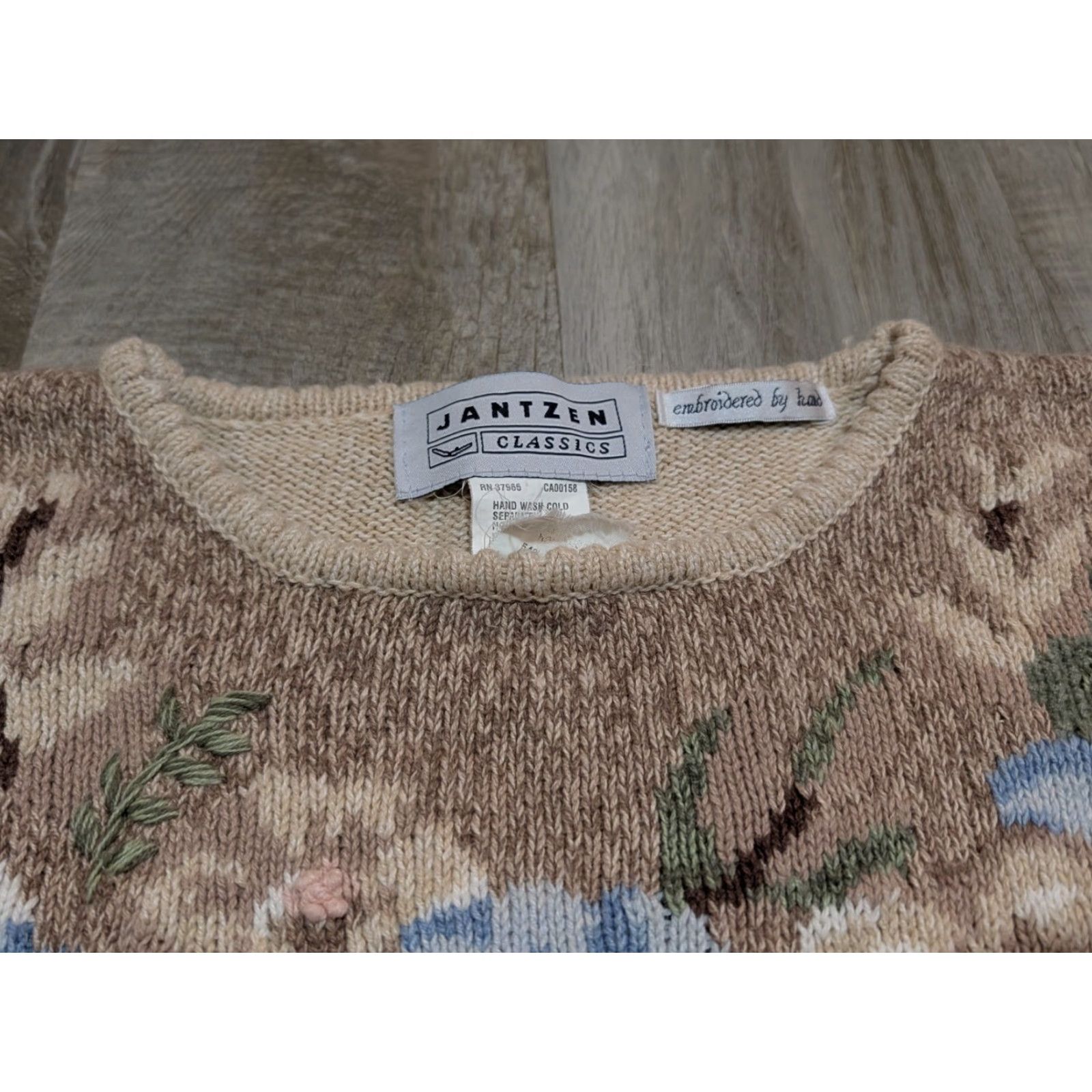 Jantzen VINTAGE Jantzen Sweater Womens M Beige Knit Crew Neck Floral Embroidered Raglan Long Sleeve Pullover Size M / US 6-8 / IT 42-44 - 6 Thumbnail