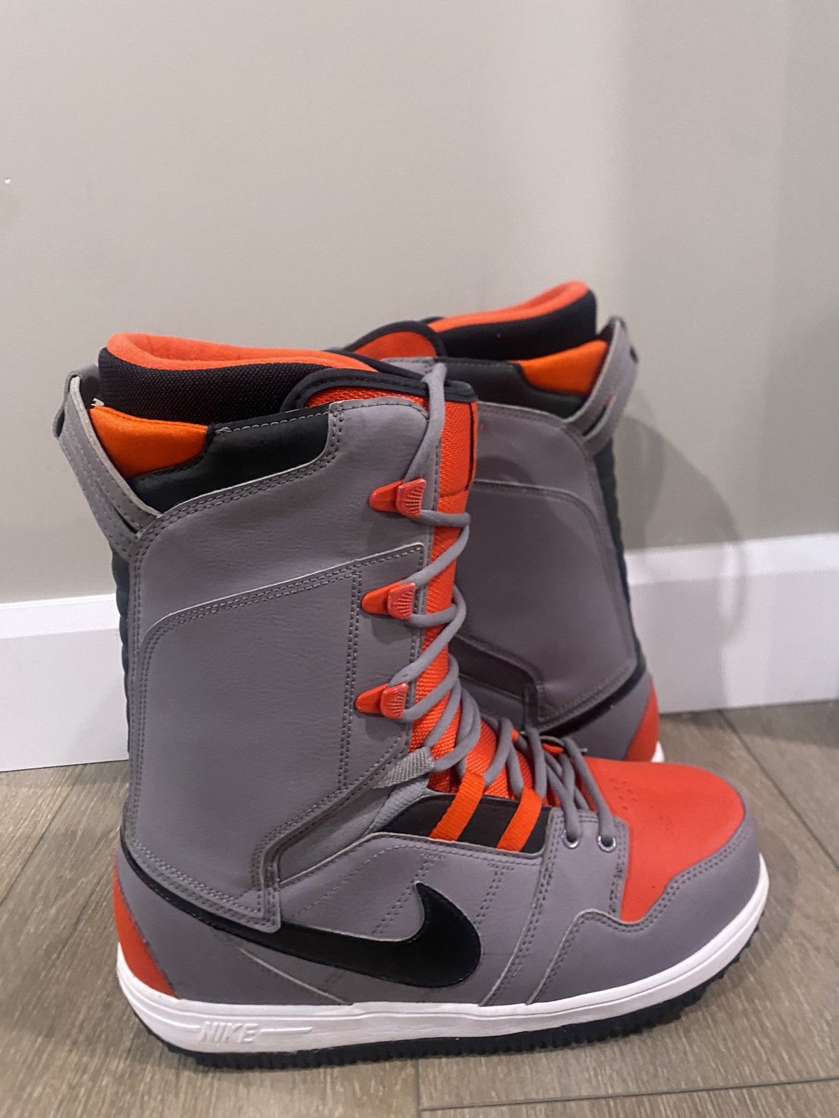 Nike Nike Vapen Snowboard Boots Charcoal & Varsity Red Size 9.5 Size US 9.5 / EU 42-43 - 1 Thumbnail