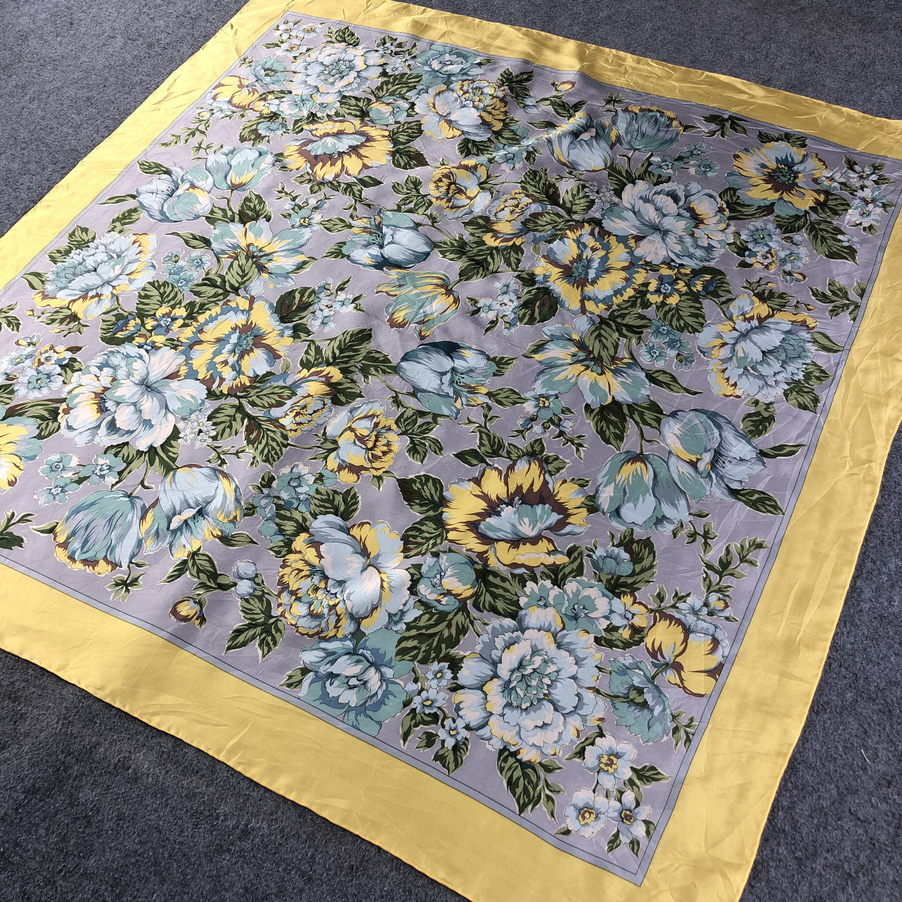 Japanese Brand Luxury Hand Rolled Floral Silk Scarf M831 Size ONE SIZE - 2 Thumbnail