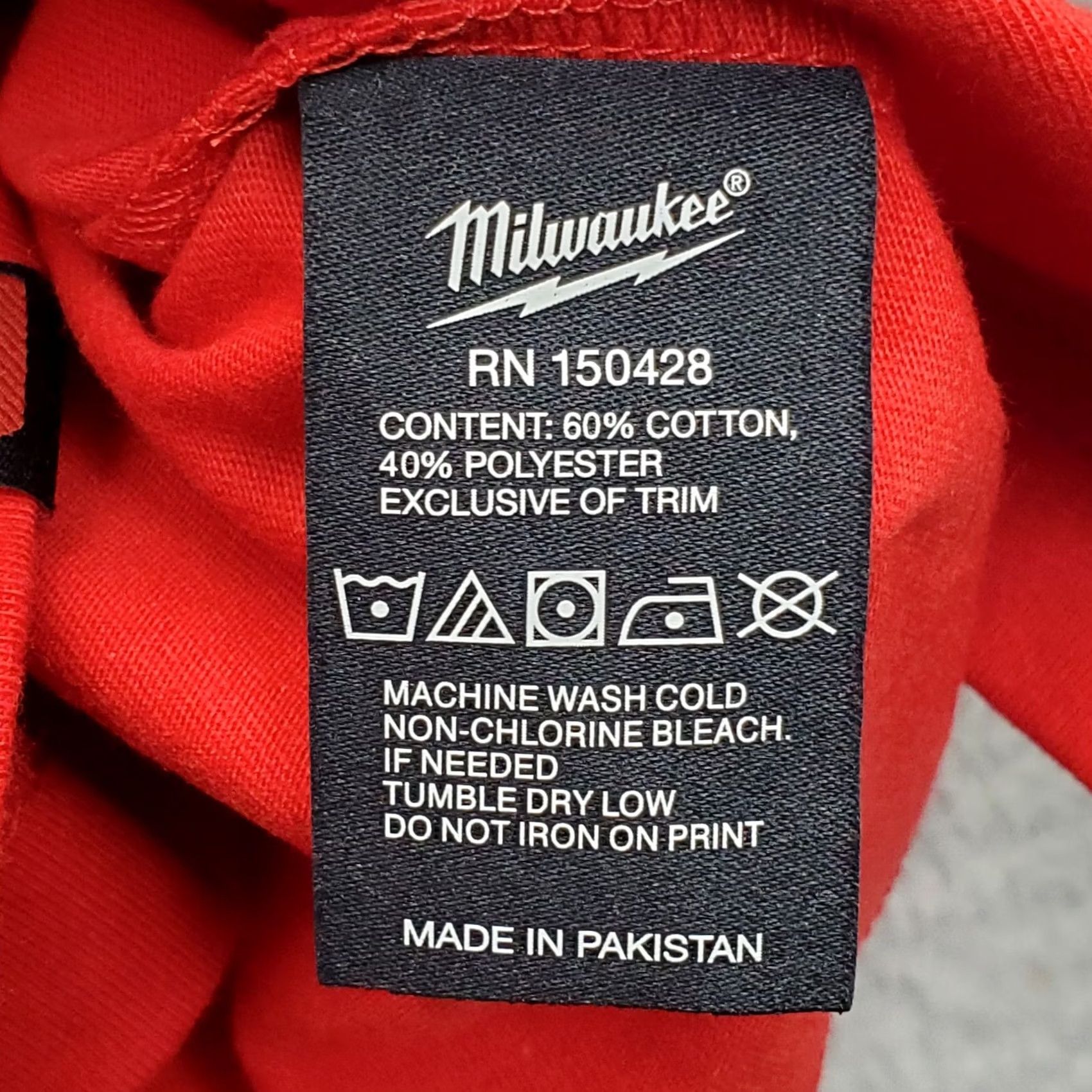 Vintage Milwaukee Mens T-Shirt L Red Logo Front Short Sleeve Crew Neck Shirt Size US L / EU 52-54 / 3 - 7 Thumbnail
